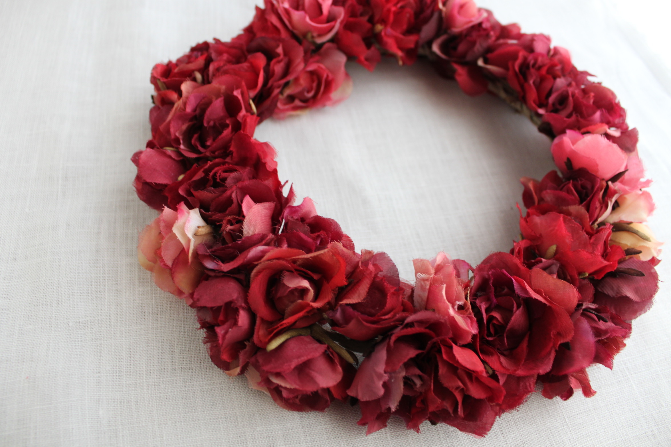 ドライフラワー風に染めた布花薔薇のリース Marumero Mashulo