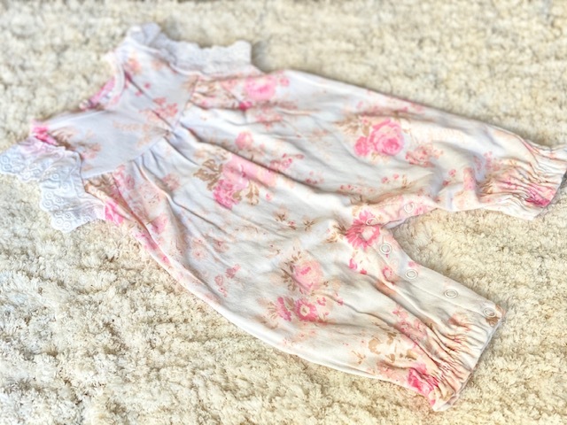 Laura Ashley ローラアシュレイ 花柄 プリント ロンパース 0 3か月 半袖 ノースリーブ ピンク ホワイト フローラル フラワー コットン100 レース フリル 新生児 服 肌着 ベビー ウェア 春 夏 秋 赤ちゃん 女の子 おしゃれ かわいい ギフト プレゼント 出産祝い