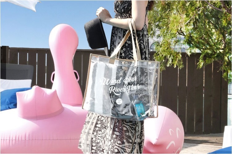 Pvc ビニール バッグ レディース かばん トートバッグ 大容量 かわいい ビーチバッグ プールバッグ 夏バッグ 透明 クリア トート ショルダー バッグ 大人カジュアル ユニセックス ヘルシー レジャー ビーチ リゾート プール ベージュ ブラック 黒 ネイビー 紺 ブルー