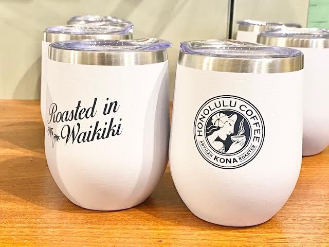 Honolulu Coffee ハワイ限定 希少 ホノルルコーヒー ロゴ ステンレス タンブラー 白 354ml 12oz ハワイ Hawaii 保冷 保温 マイボトル マグボトル 水筒 ステンレスボトル 蓋付き ハイビスカス コナコーヒー 海外雑貨 プレゼント ギフト 贈り物 テレワーク Puahawaii Honolulu Coffee ハワイ限定 希少 ホノルルコーヒー ロゴ ステンレス タンブラー 白 354ml 12oz ハワイ Hawaii 保冷 保温 マイボトル マグボトル 水筒 ステンレスボトル 蓋付き ハイビスカス コナコーヒー 海外雑貨 プレゼント ギフト 贈り物 テレワーク Puahawaii
