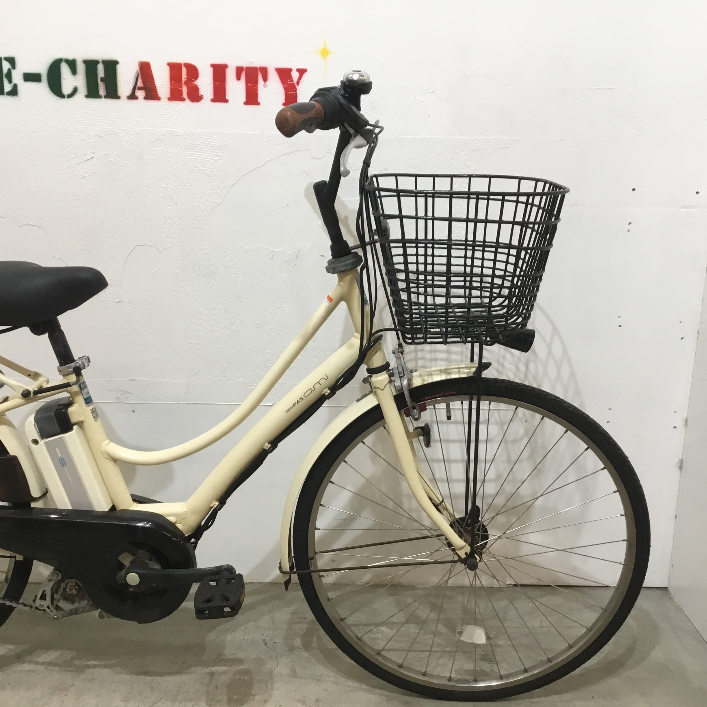 電動自転車 ママチャリ 新品リフレッシュバッテリー Yamaha Pas Ami クリーム 26インチ Ku027 神戸 E Charity イーチャリティ 電動自転車 ママチャリ 新品リフレッシュバッテリー Yamaha Pas Ami クリーム 26インチ Ku027 神戸 E Charity イーチャリティ