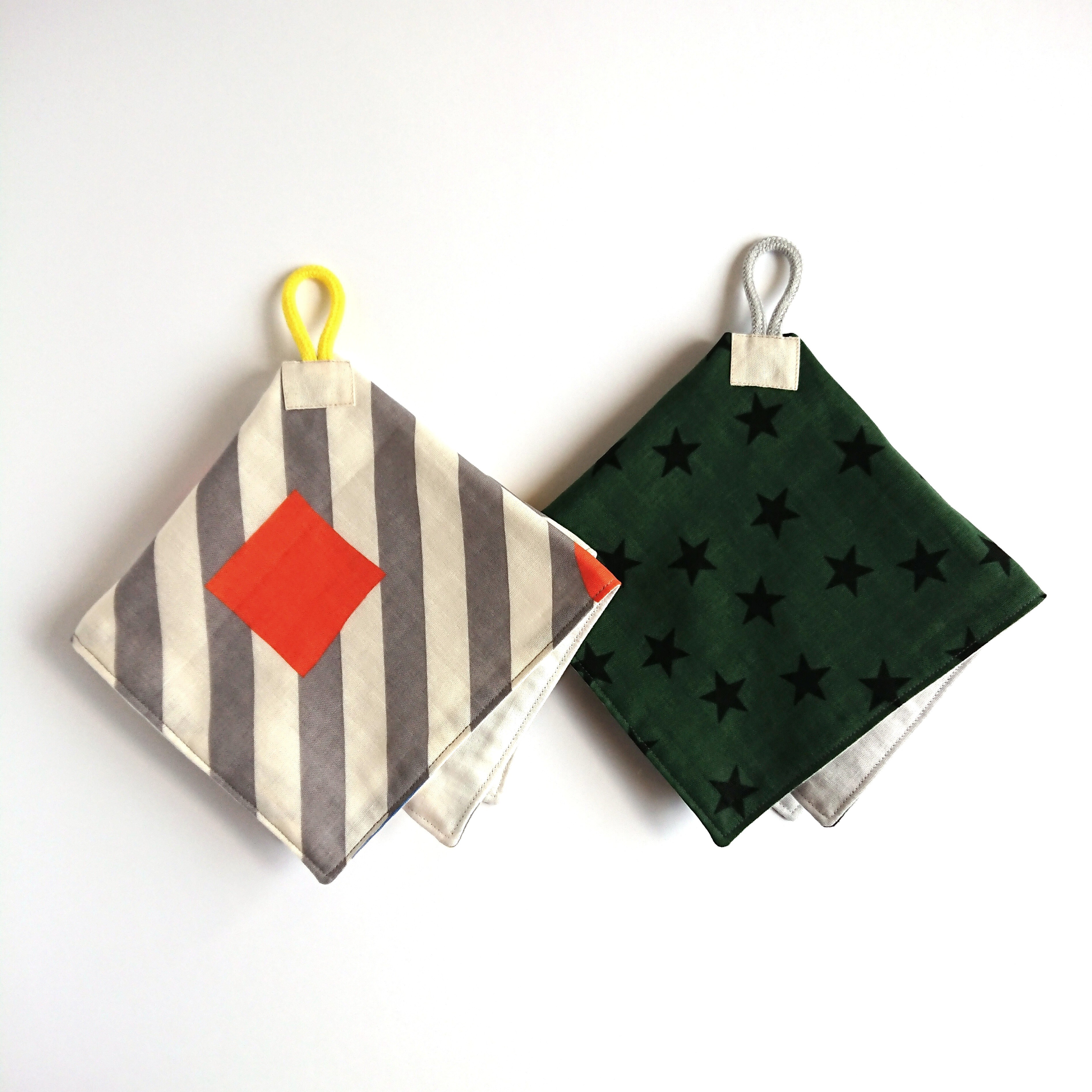 真ん中 ループ 付き ハンドタオル ２枚セット 斜線 星 黒紅堂