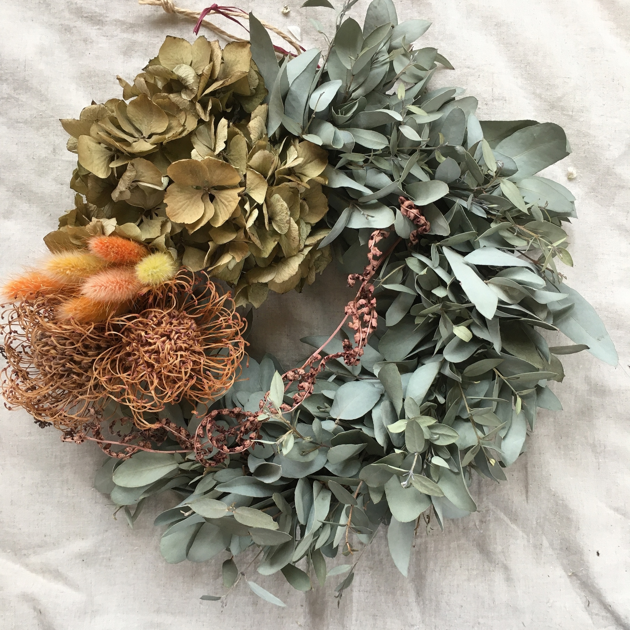 ユーカリとピンクッションのリース ナチュラル アンティークのドライフラワーリースoriori
