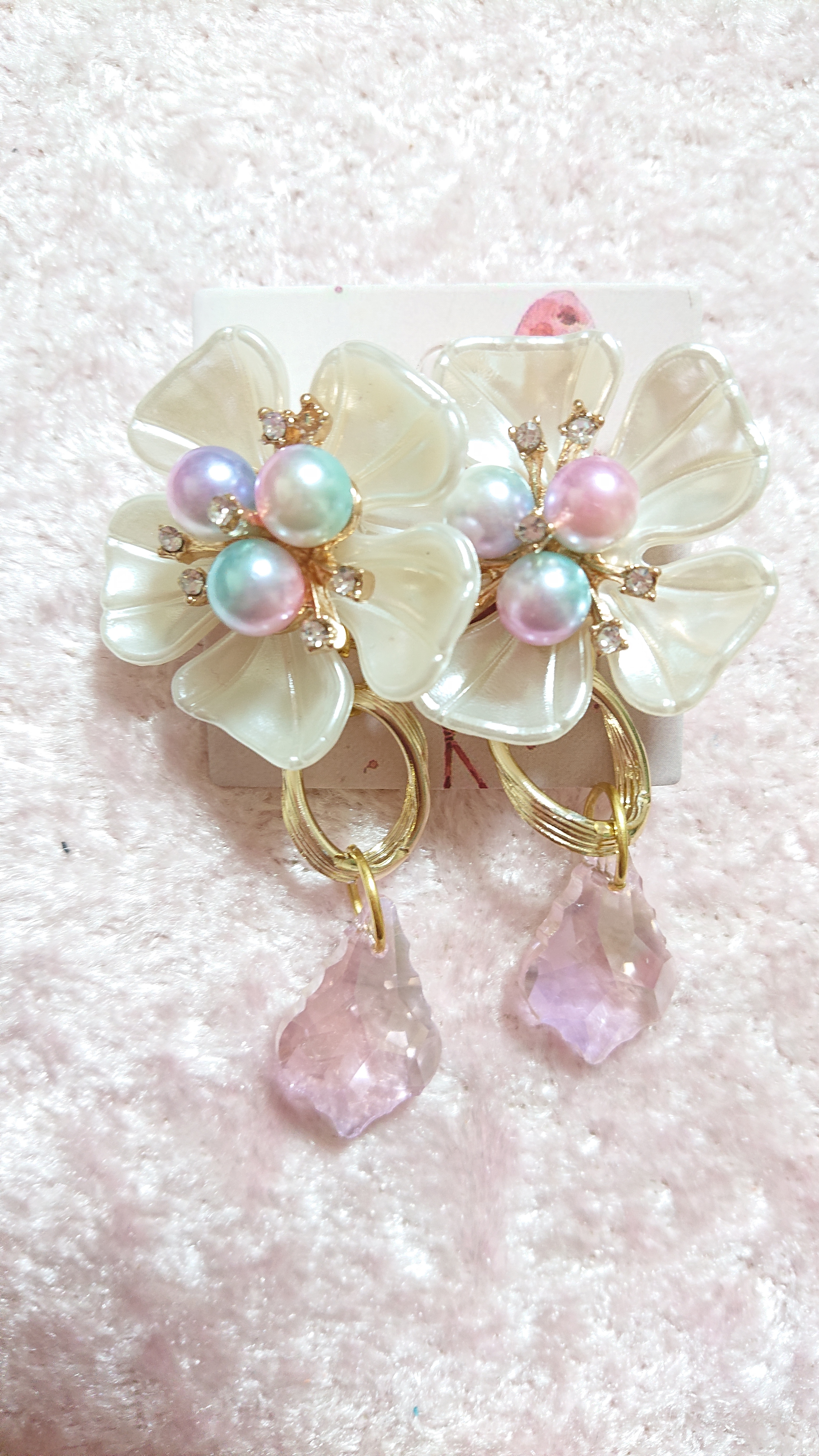 可愛いお花とリーフピアス Hyy Possibility