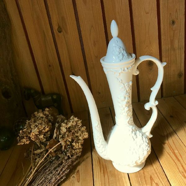 ヴィンテージ ポタリージャグ 真っ白な古い陶器製 水差し ピッチャー花器 花瓶 花入 葡萄 西洋陶磁器ビンテージ アンティーク Treasure Chest おしゃれなインテリア 雑貨 ヴィンテージ品のお店 ヴィンテージ ポタリージャグ 真っ白な古い陶器製 水差し ピッチャー花器 花瓶 花入 葡萄 西洋陶磁器ビンテージ アンティーク Treasure Chest おしゃれなインテリア 雑貨 ヴィンテージ品のお店