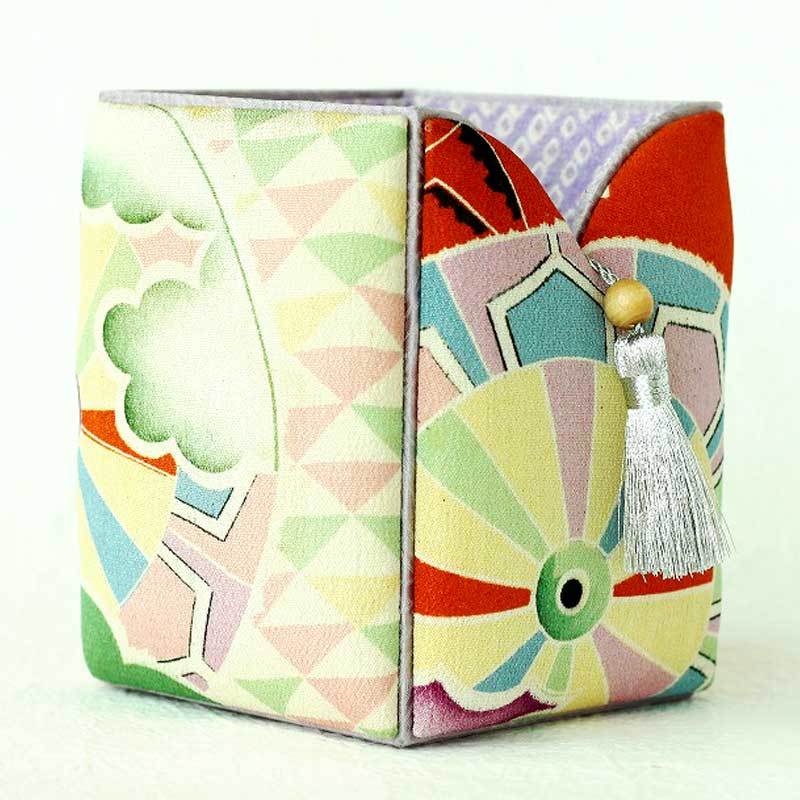 和風インテリア雑貨 ペン立て ブラシ入れ 小物入れ ペールモダン・鱗・源氏車紋様 kimono style interior ayahime