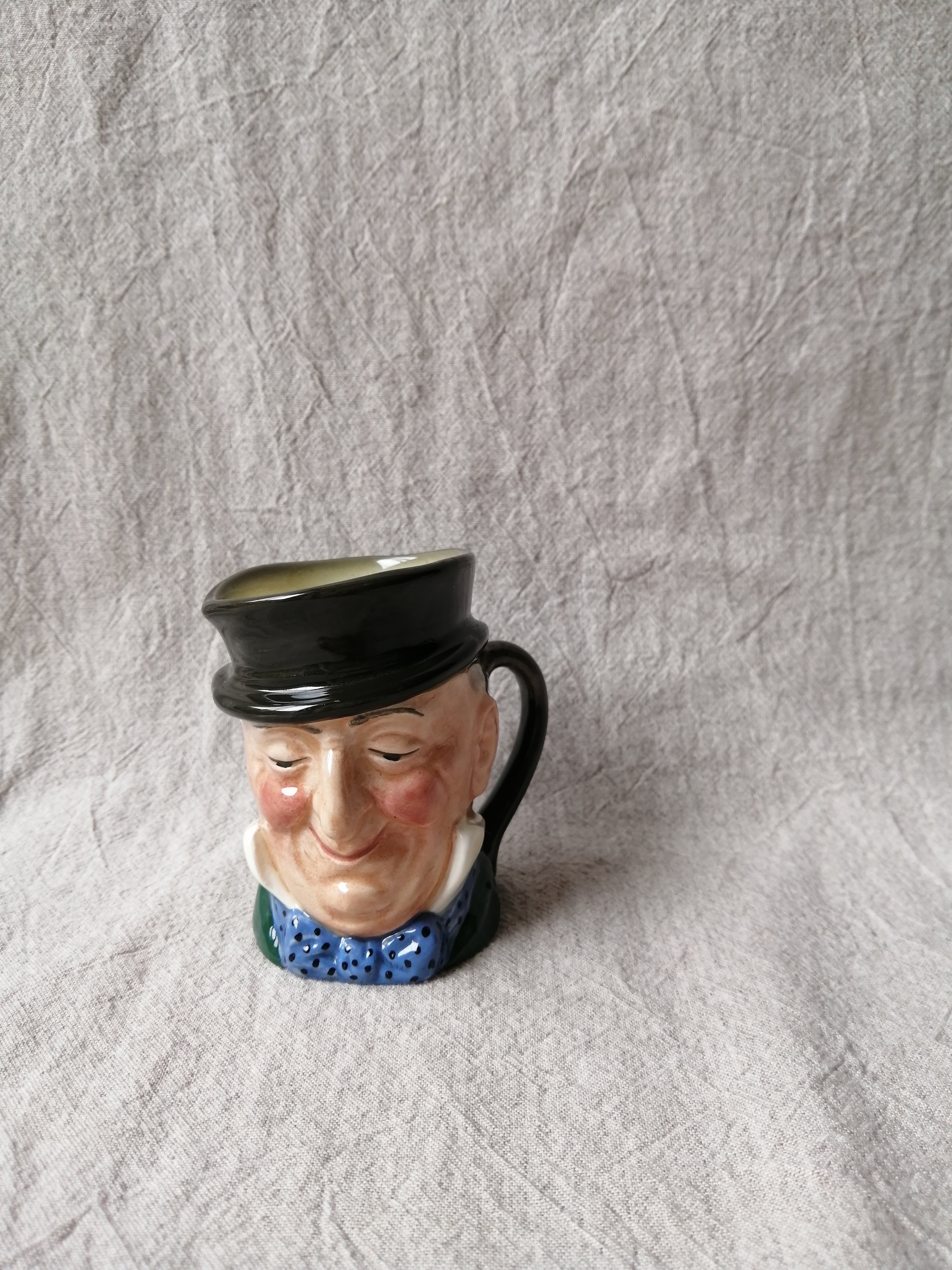 何か企んでいるおじさま Royal Doulton Tabino Okurimono 何か企んでいるおじさま Royal Doulton Tabino Okurimono