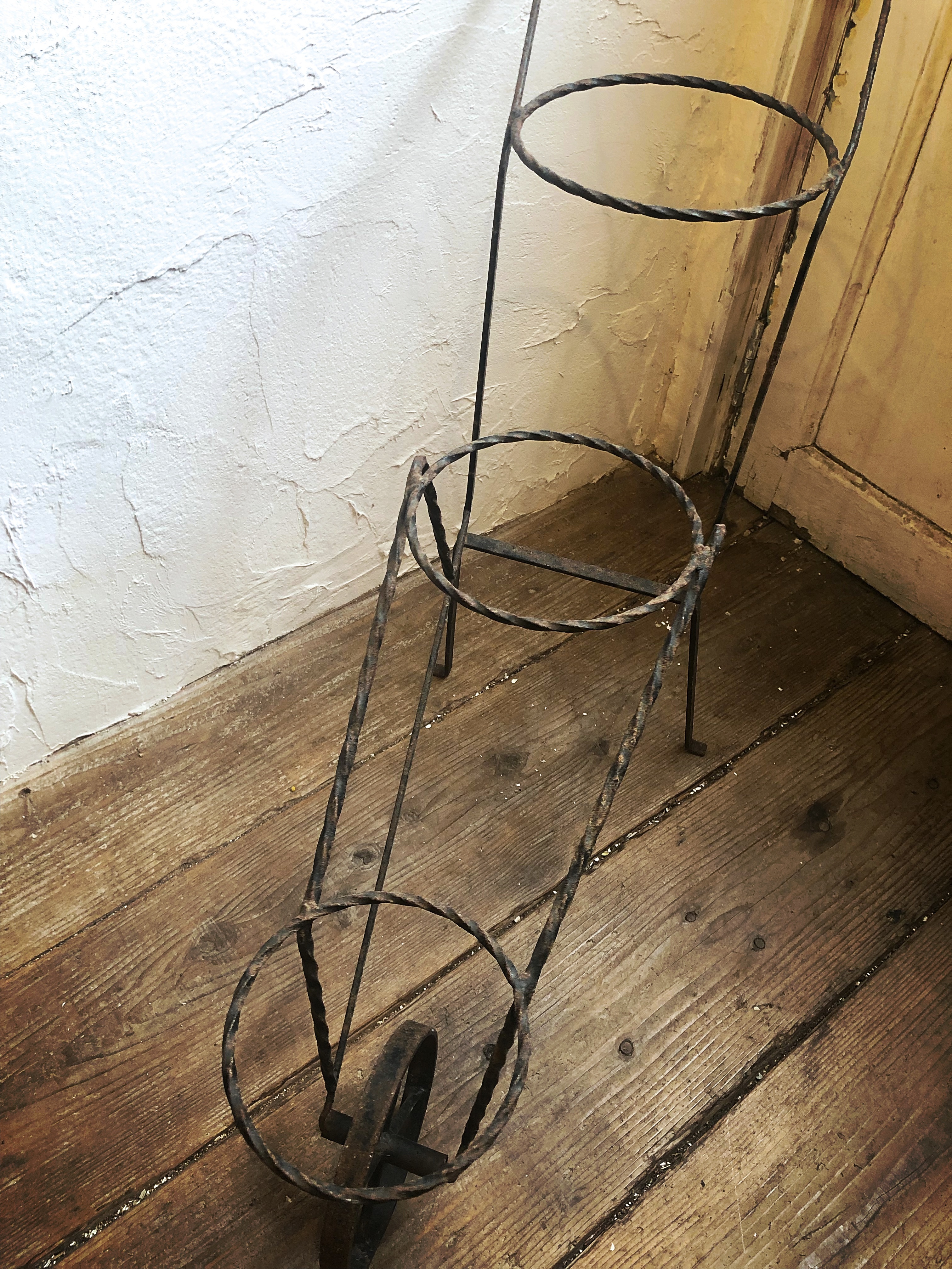 フランス アイアンプランタースタンド 車輪付き Brocante De La Cocotte フランスアンティーク ドライフラワーのお店 フランス アイアンプランタースタンド 車輪付き Brocante De La Cocotte フランスアンティーク ドライフラワーのお店