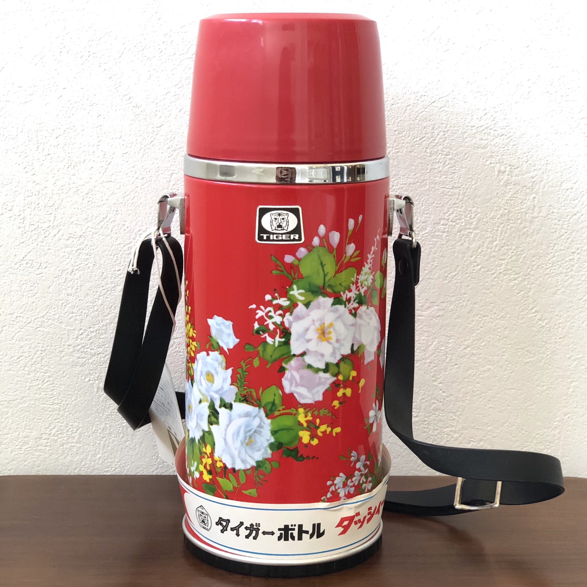 タイガー花柄の赤い水筒 コルビジェ