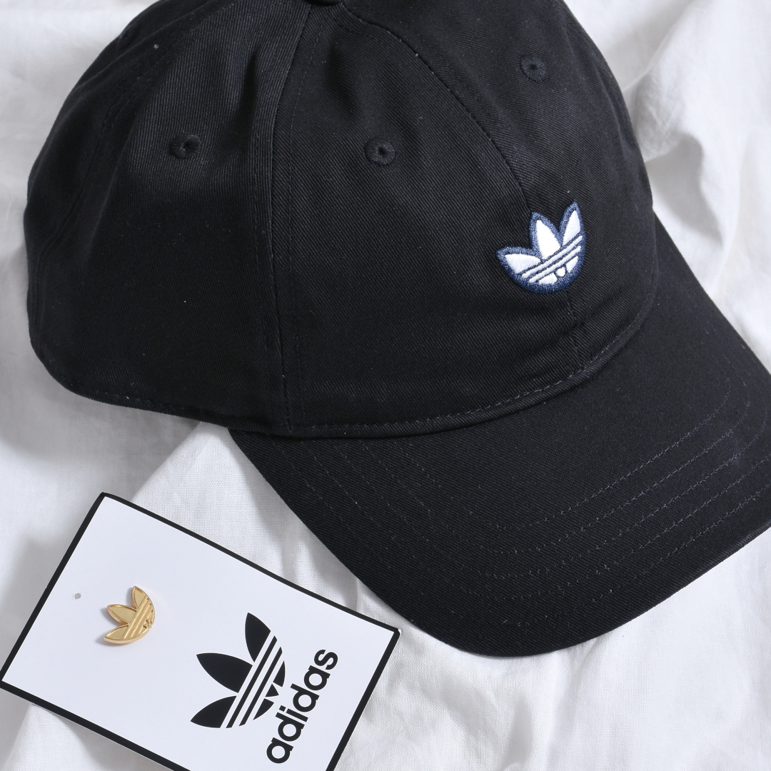 Adidas ミニロゴキャップ ピンバッジ付き Volcan Aphrodite