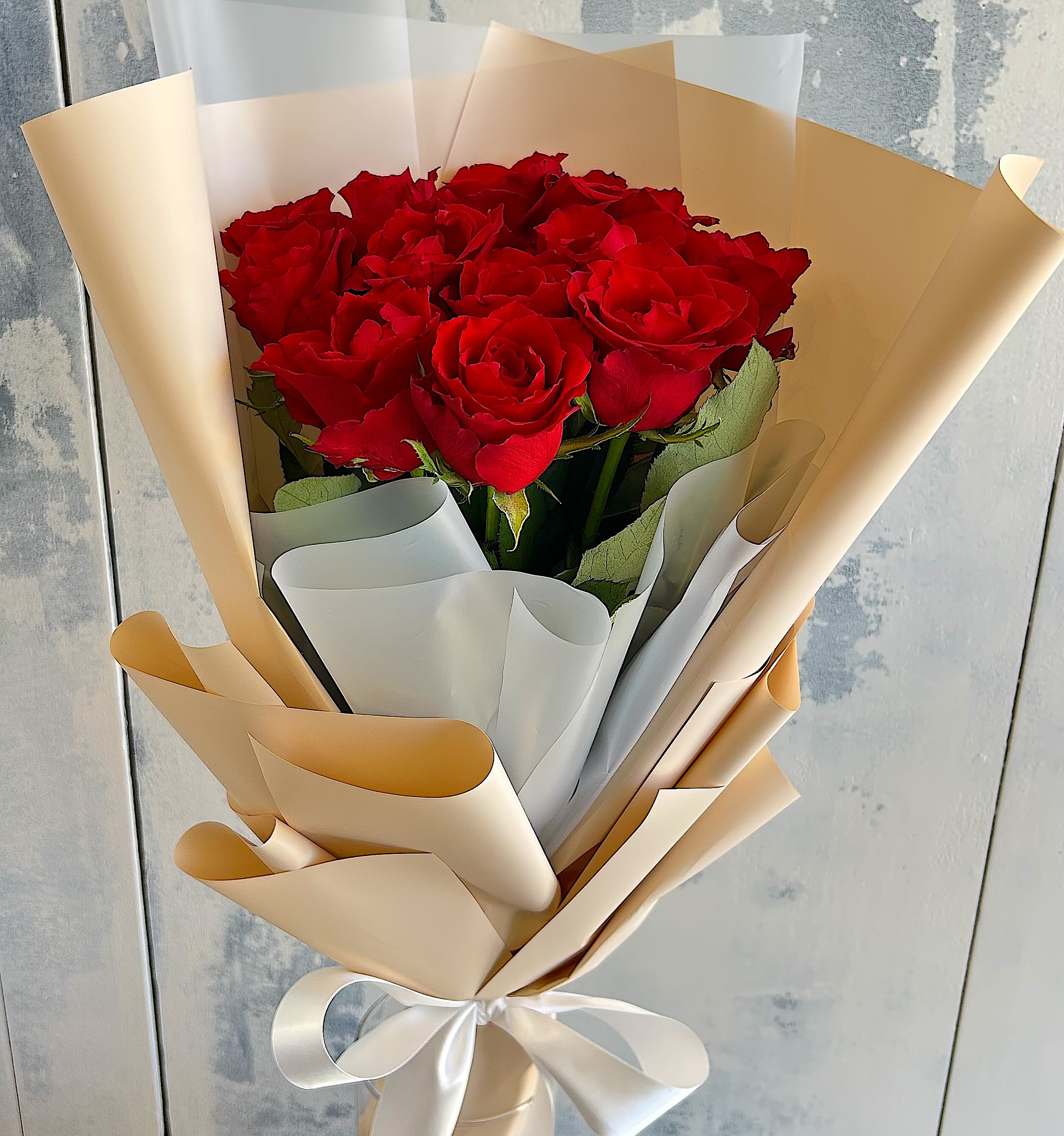 プロポーズの赤バラ・12本の花束（生花）