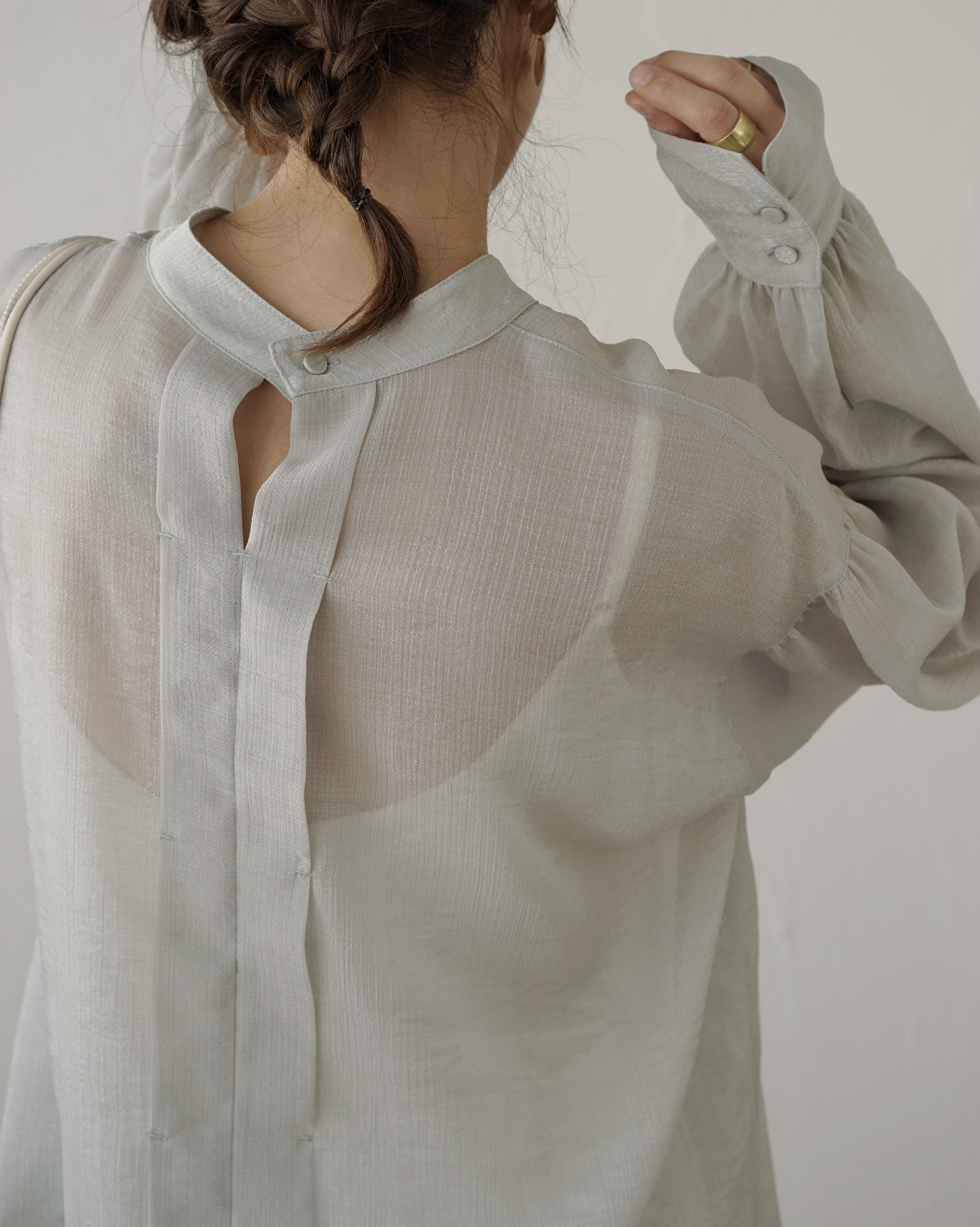 バックスリットスタンドネックブラウス Mint Lightbeige Planet3rd