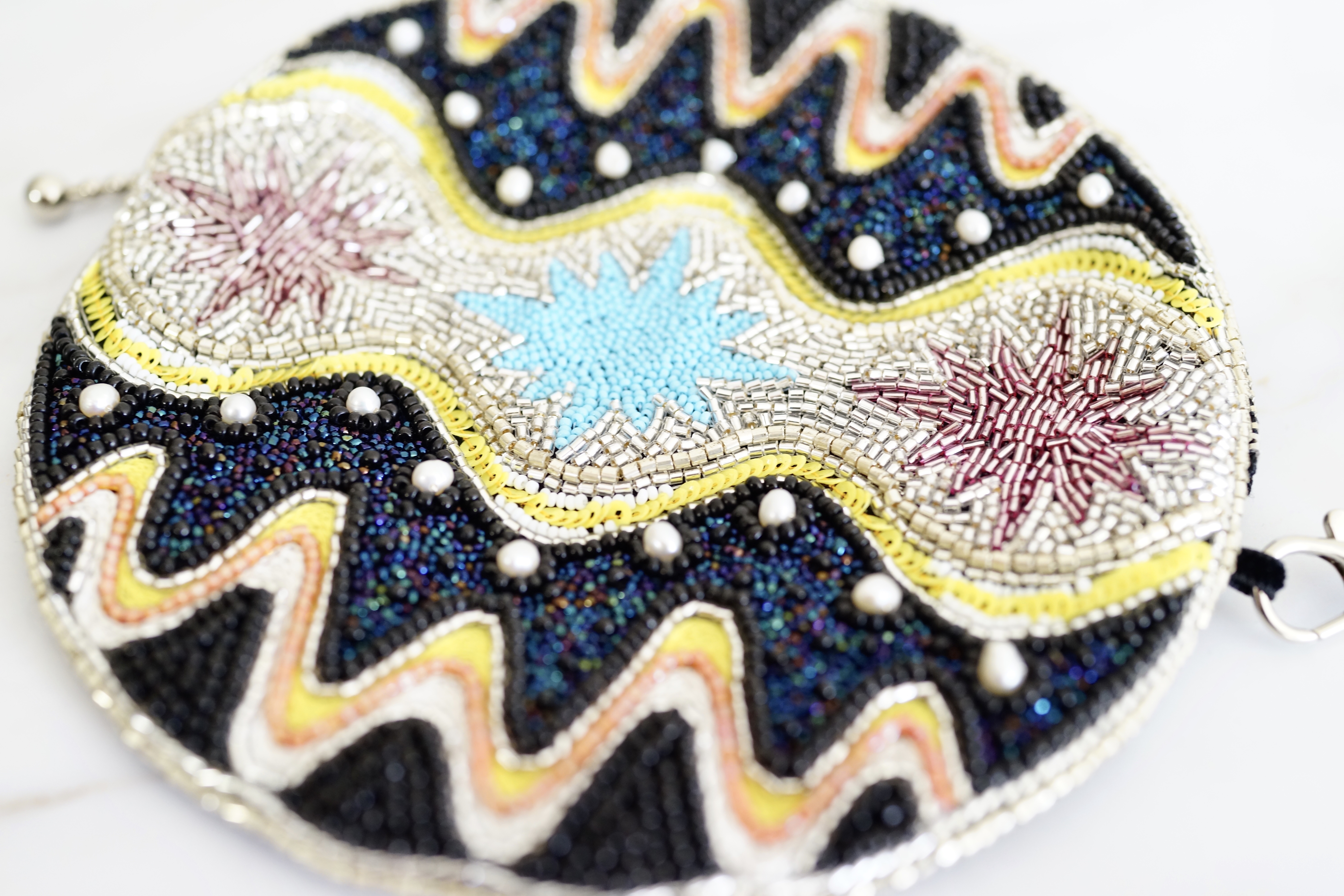 【刺繍ラウンドポーチ】 "UNIVERS!"