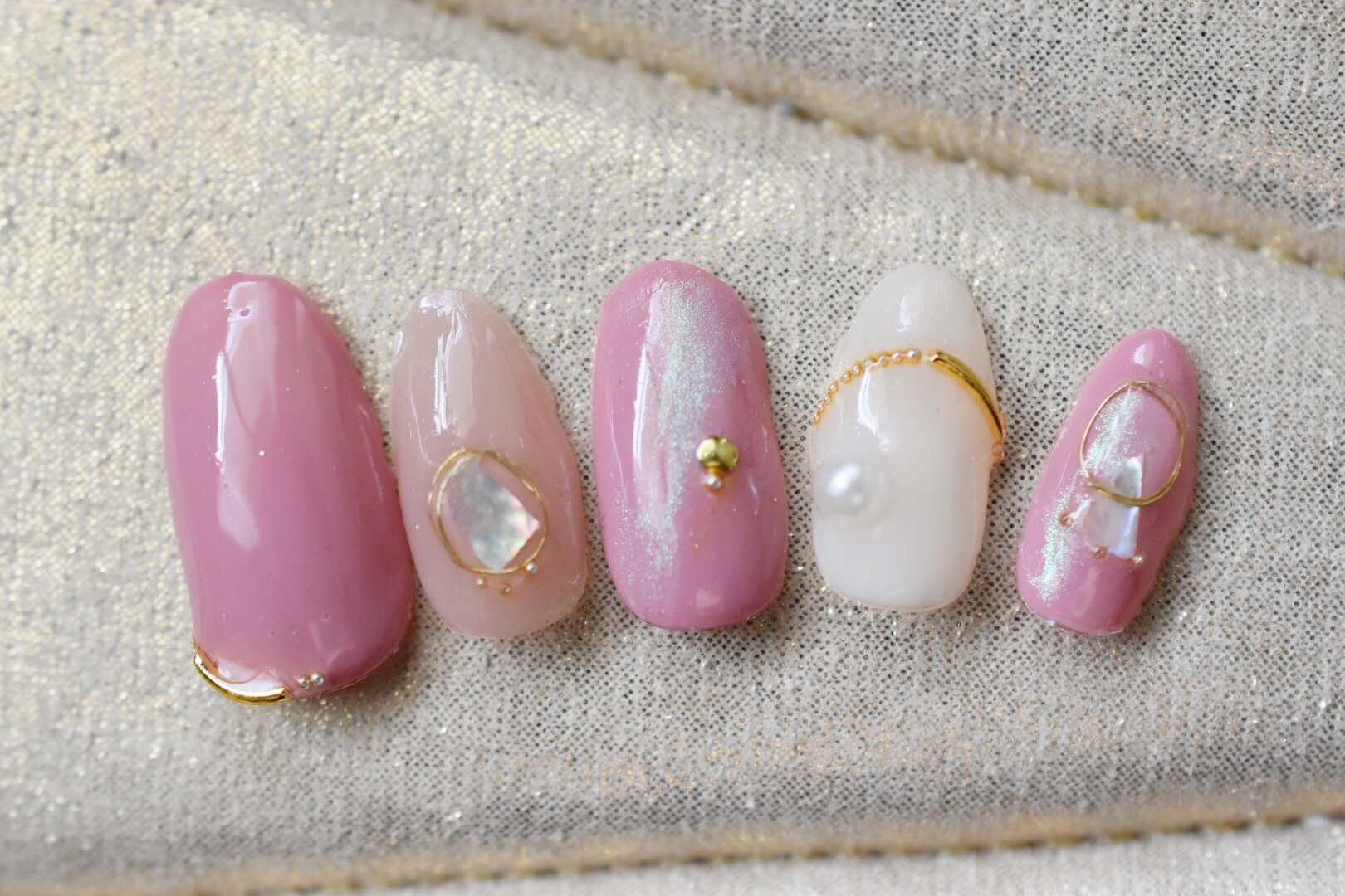 くすみピンクオーロラシェルネイルワイヤートレンド大人かわいいシンプル Brides Nails