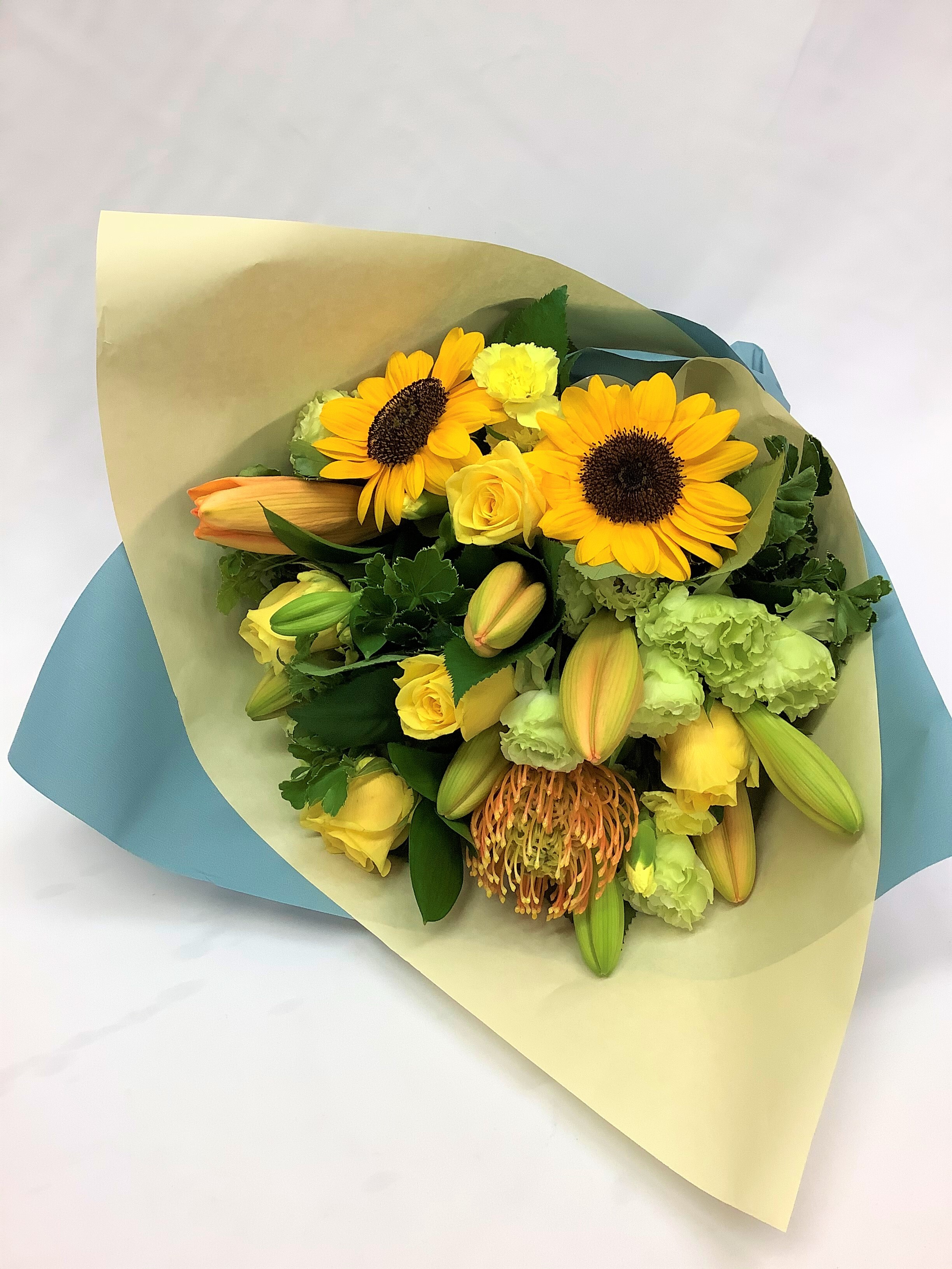 イエロー オレンジ系のお祝い用花束 フラワーショップ花将 イエロー オレンジ系のお祝い用花束 フラワーショップ花将
