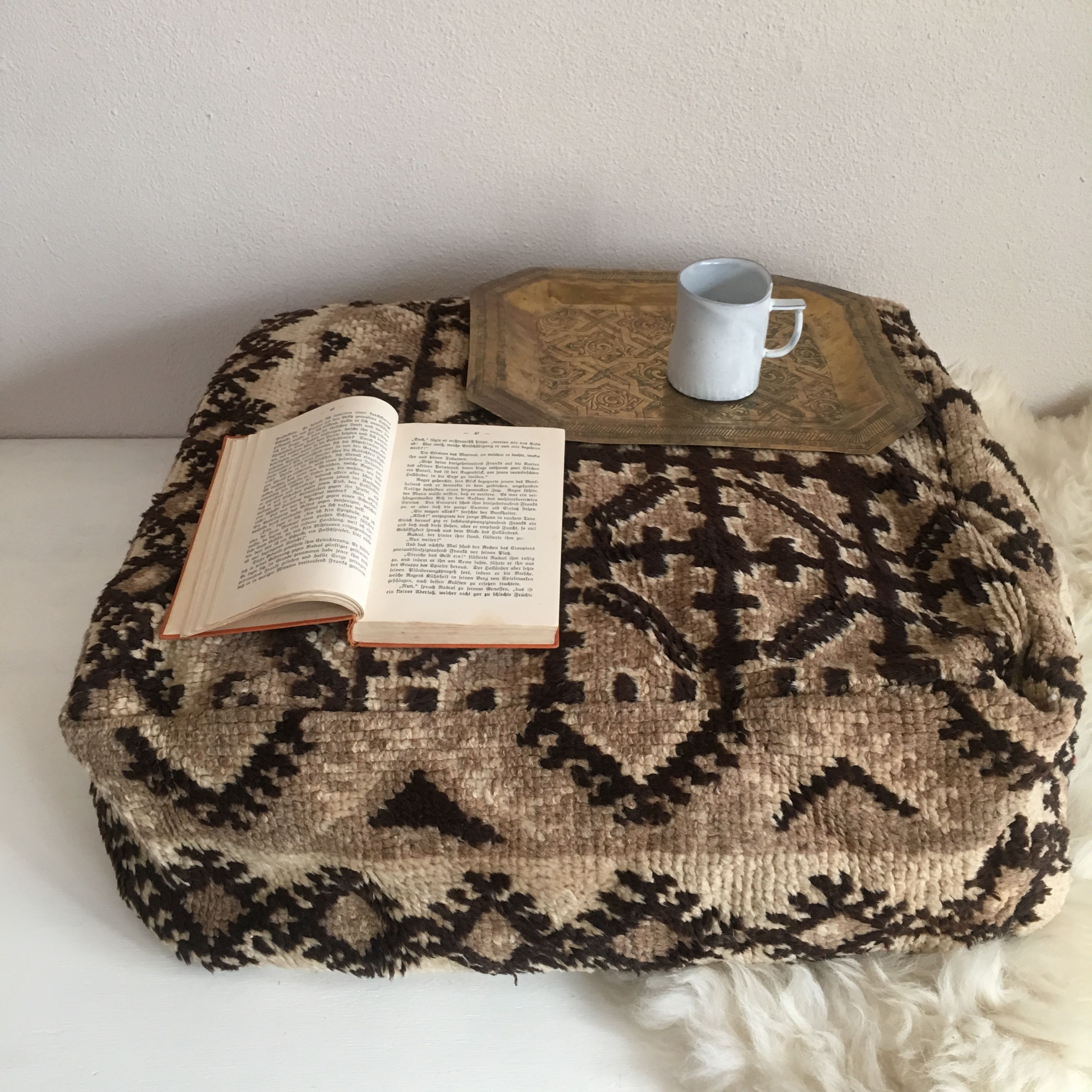 オールドキリムのプフ モロッコの暮らしと手しごと