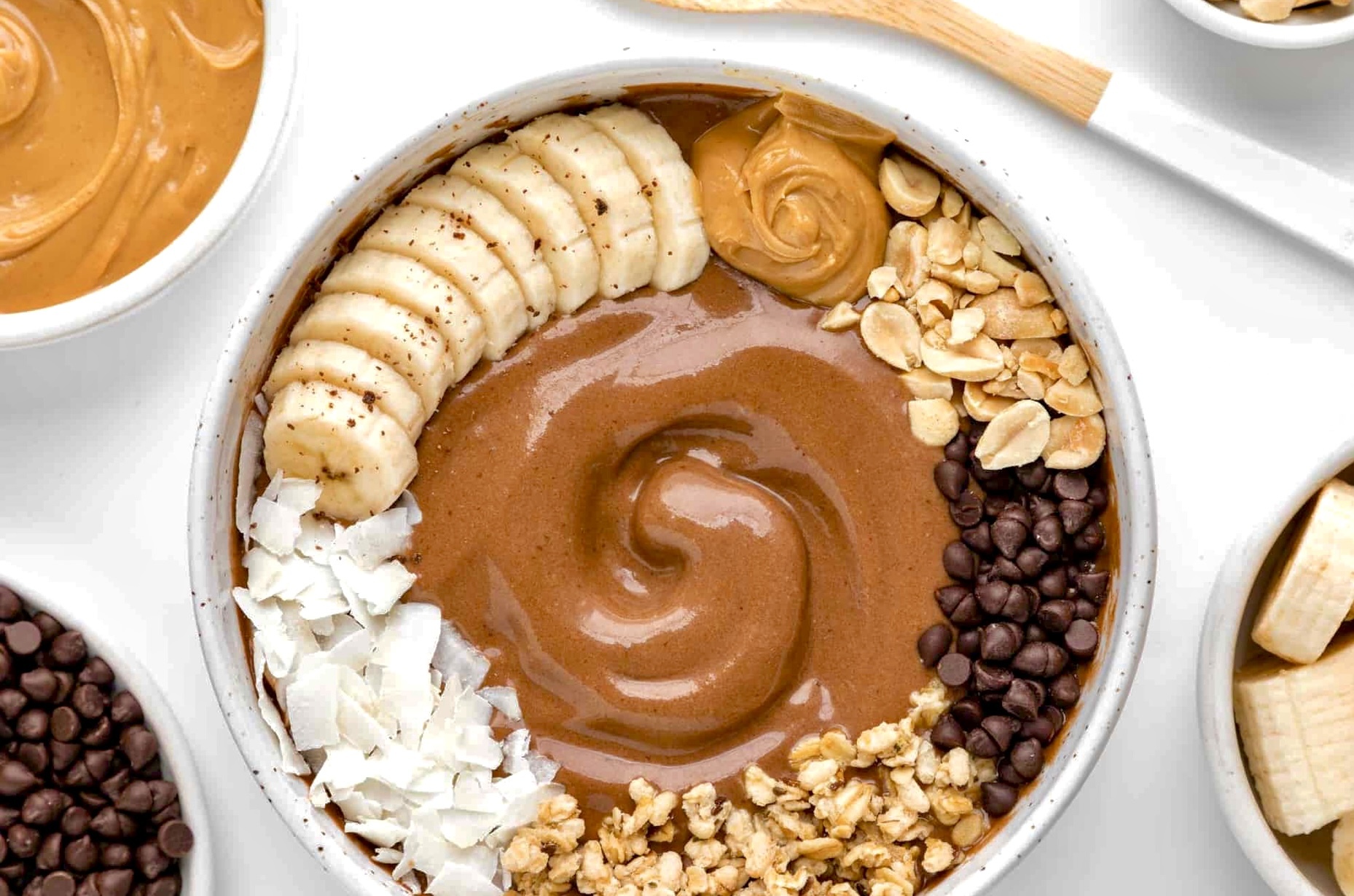 チョコレート アーモンドバター皮なし スムージーボウル
CHOCOLATE PEELED ALMOND BUTTER SMOOTHIE BOWL