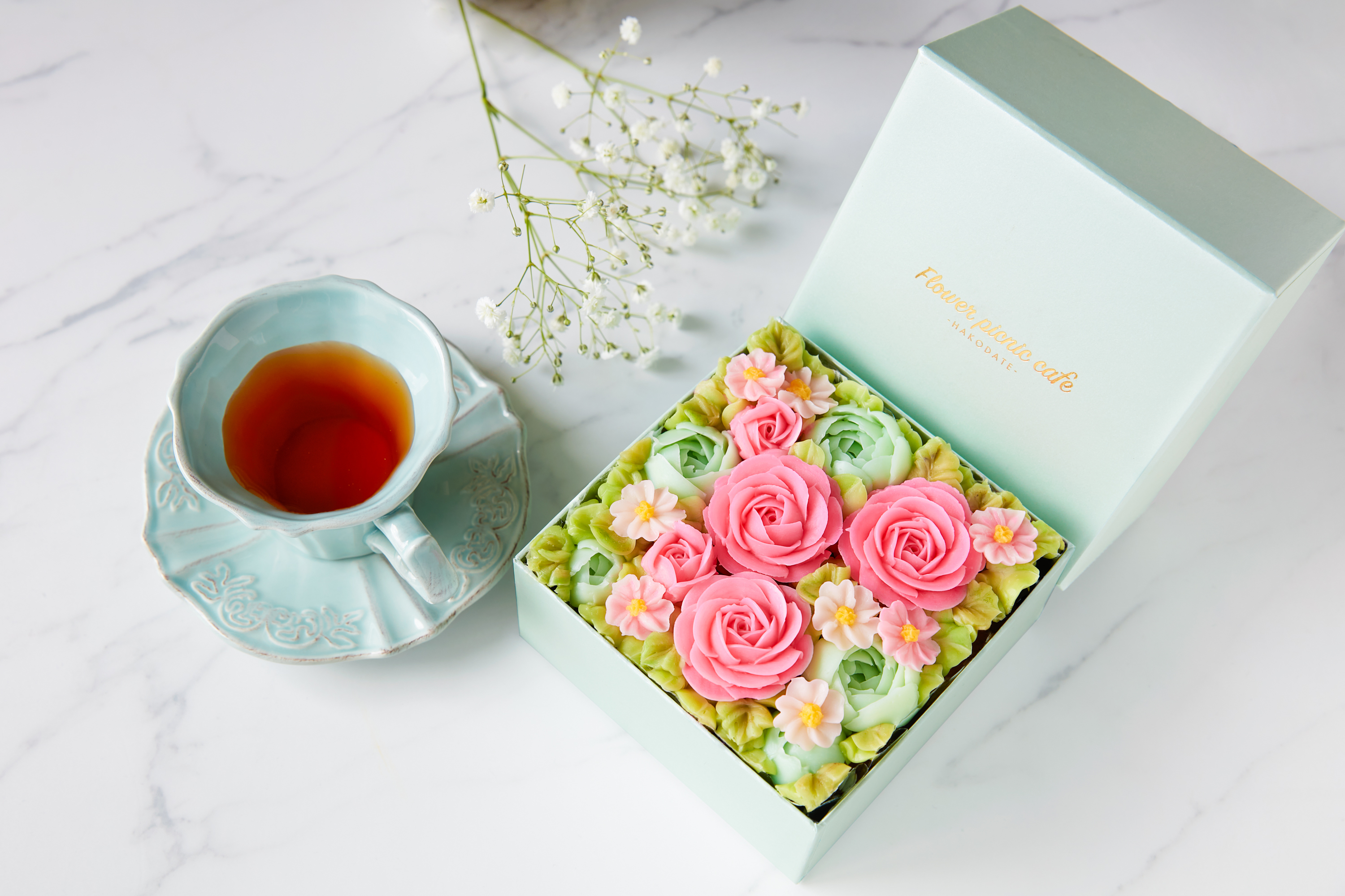 50代の女性におすすめのプレゼント｜【Spring Garden】食べられるお花のボックスフラワーケーキ
