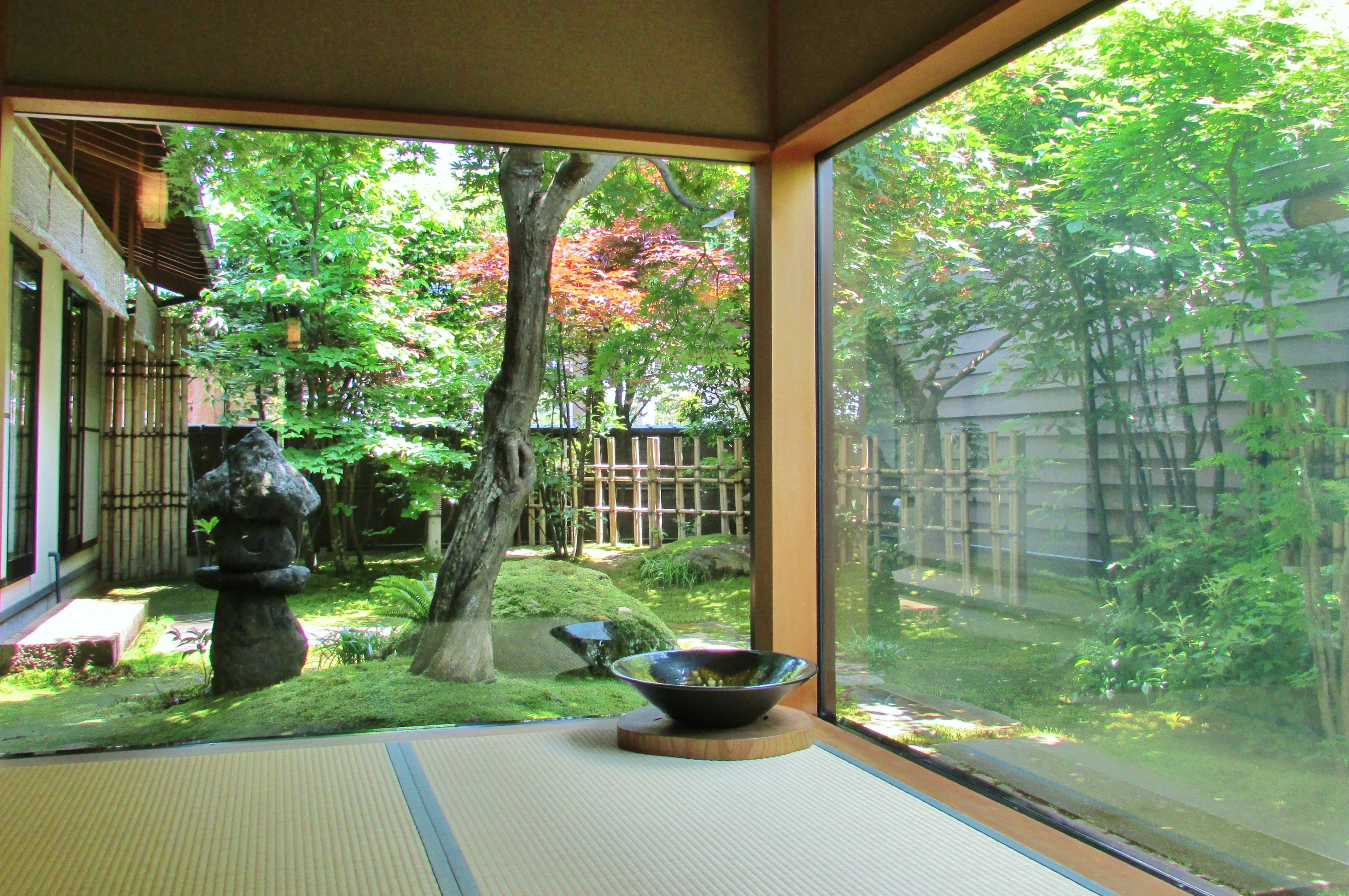 日本庭園を眺めながらのお食事