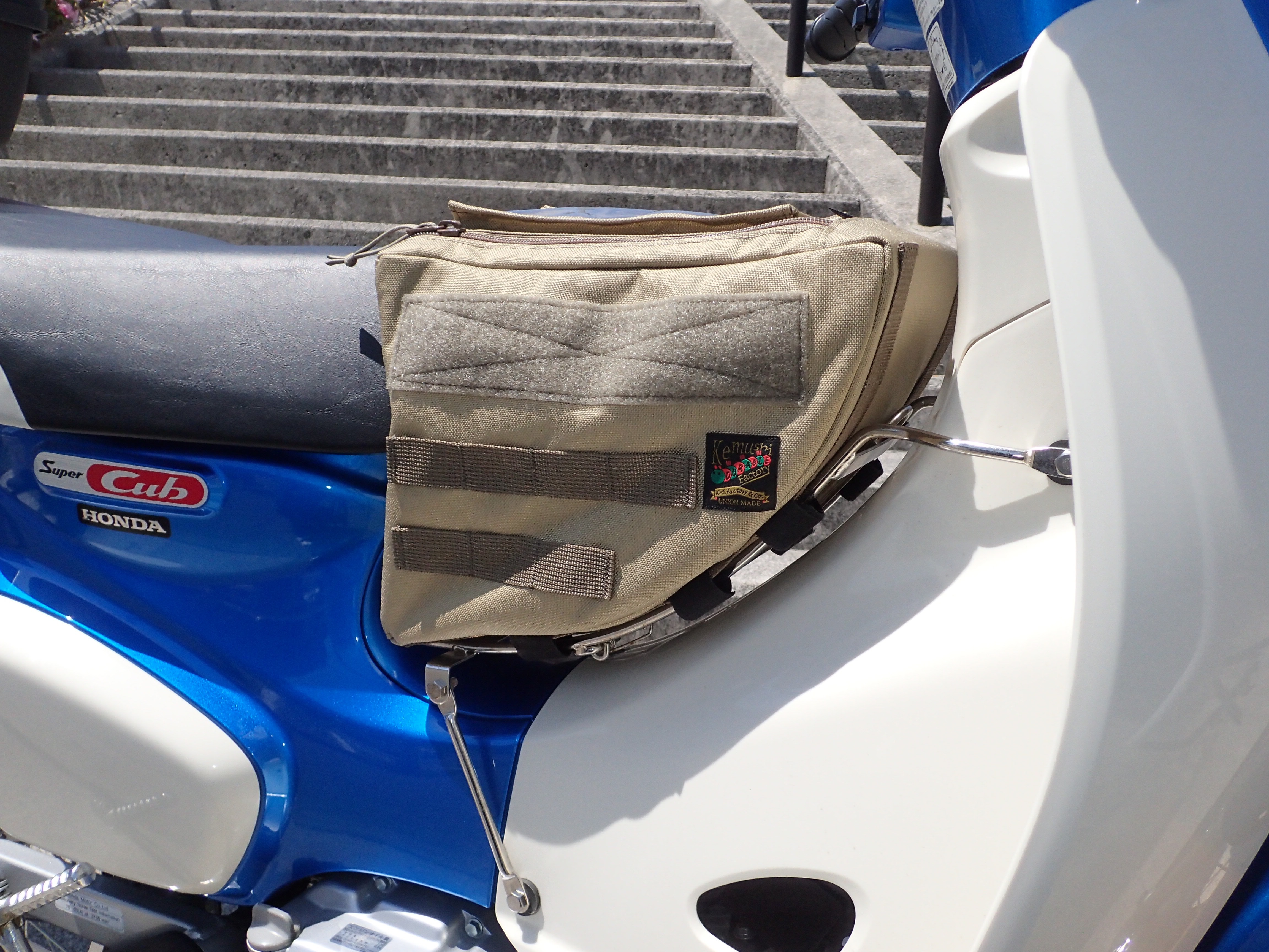 バッグ ポーチ Kemushi Factory