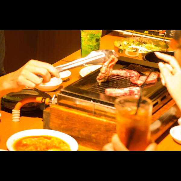 焼肉で食事の時間をデザインする