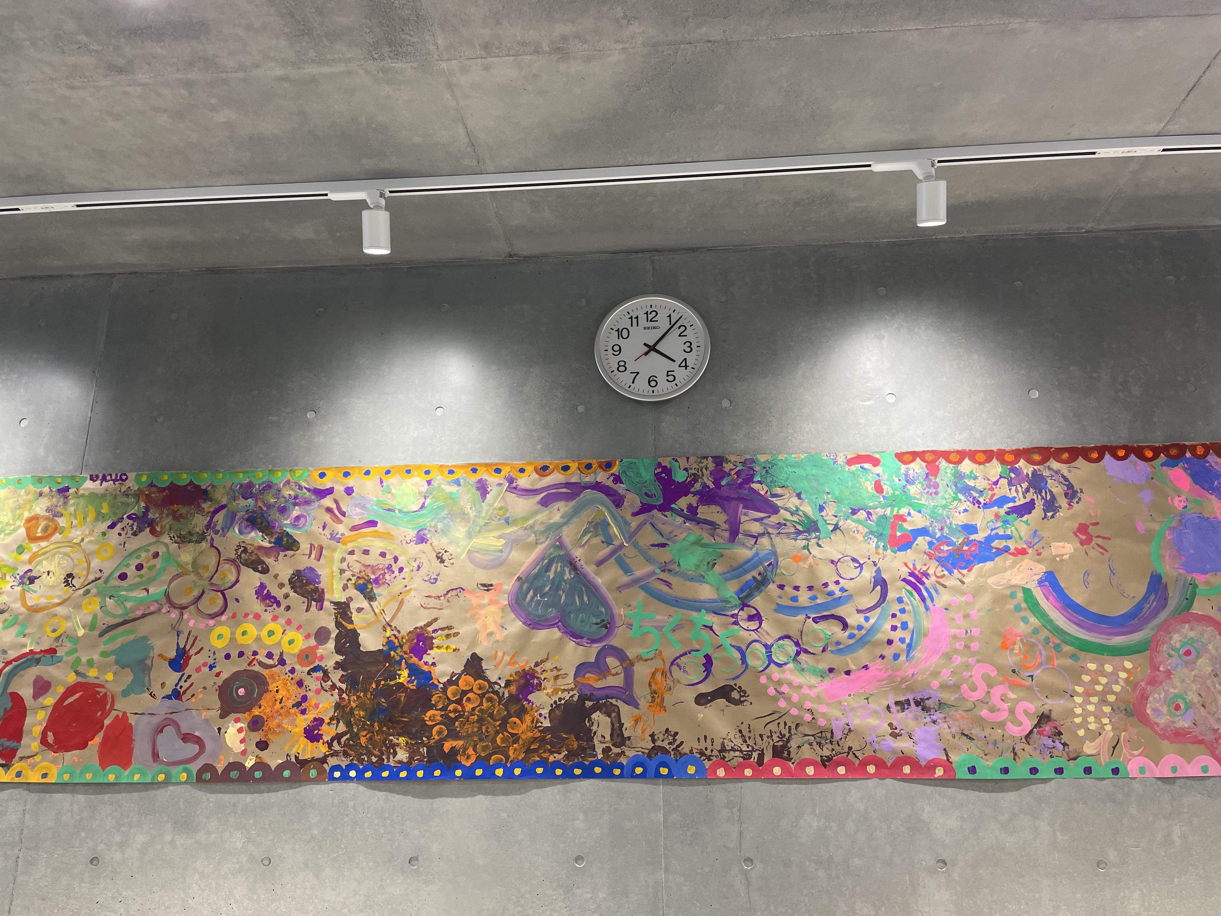 子供たちのアートが展示中！！