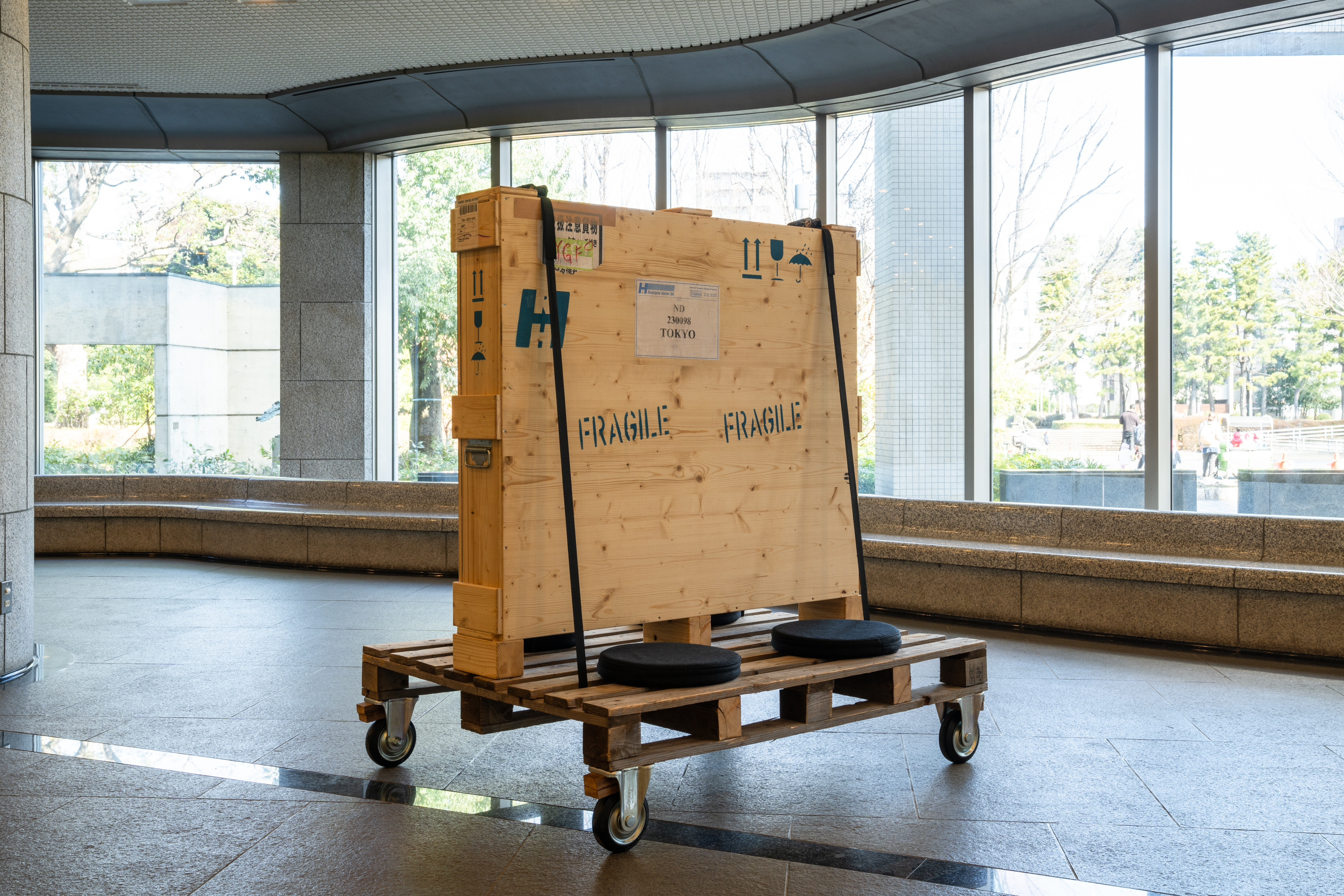 埼玉県立近代美術館「アブソリュート・チェアーズ展」