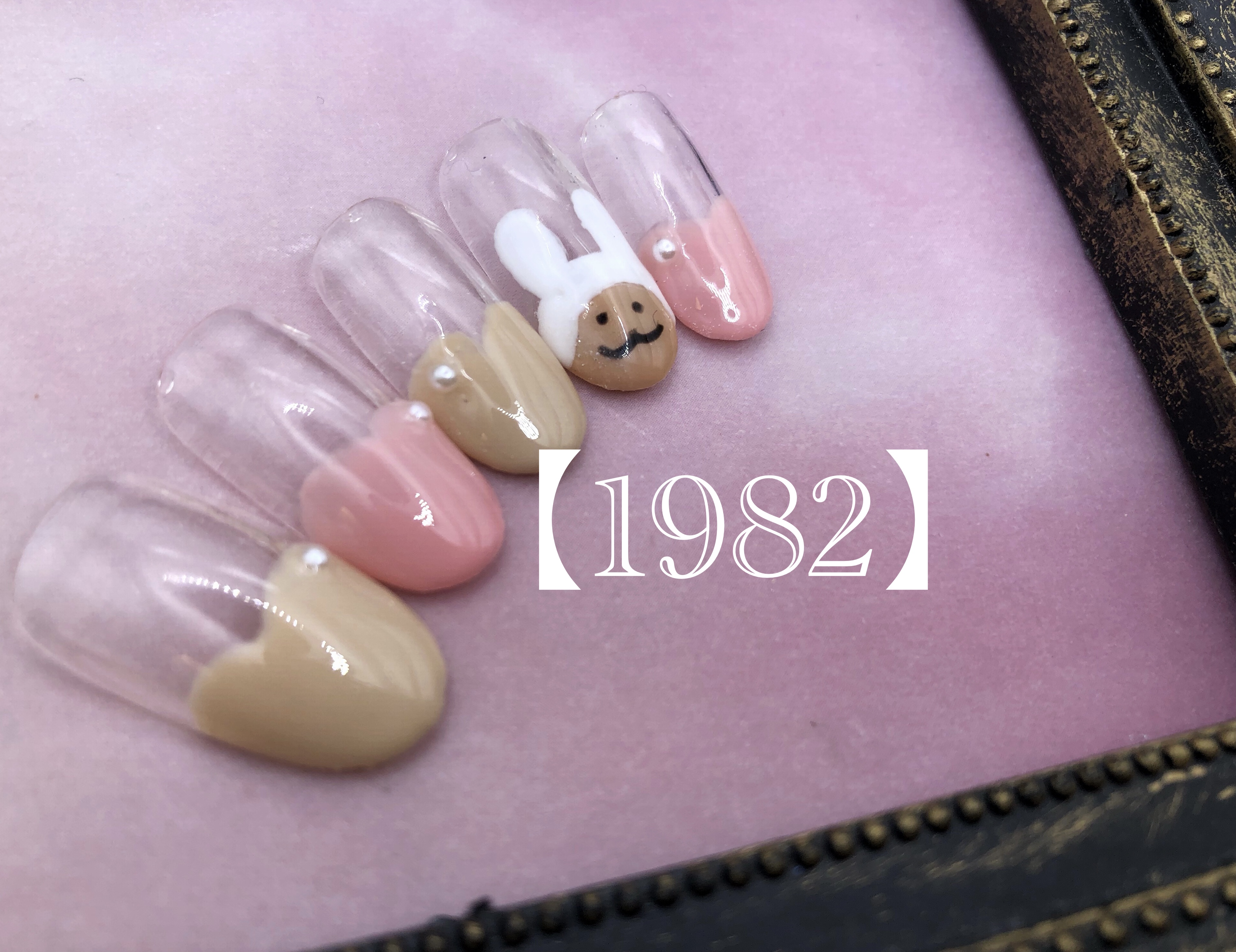 うさぎとハートのネイル