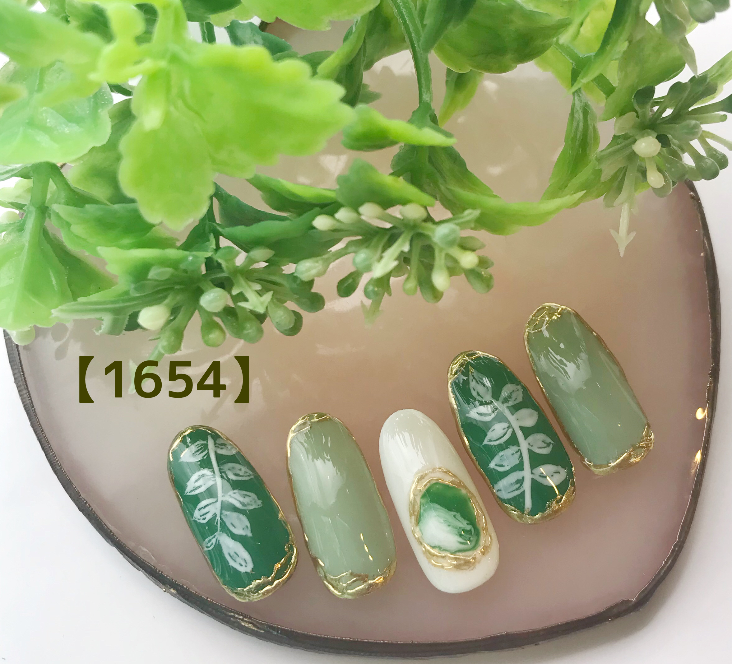 ボタニカルネイル