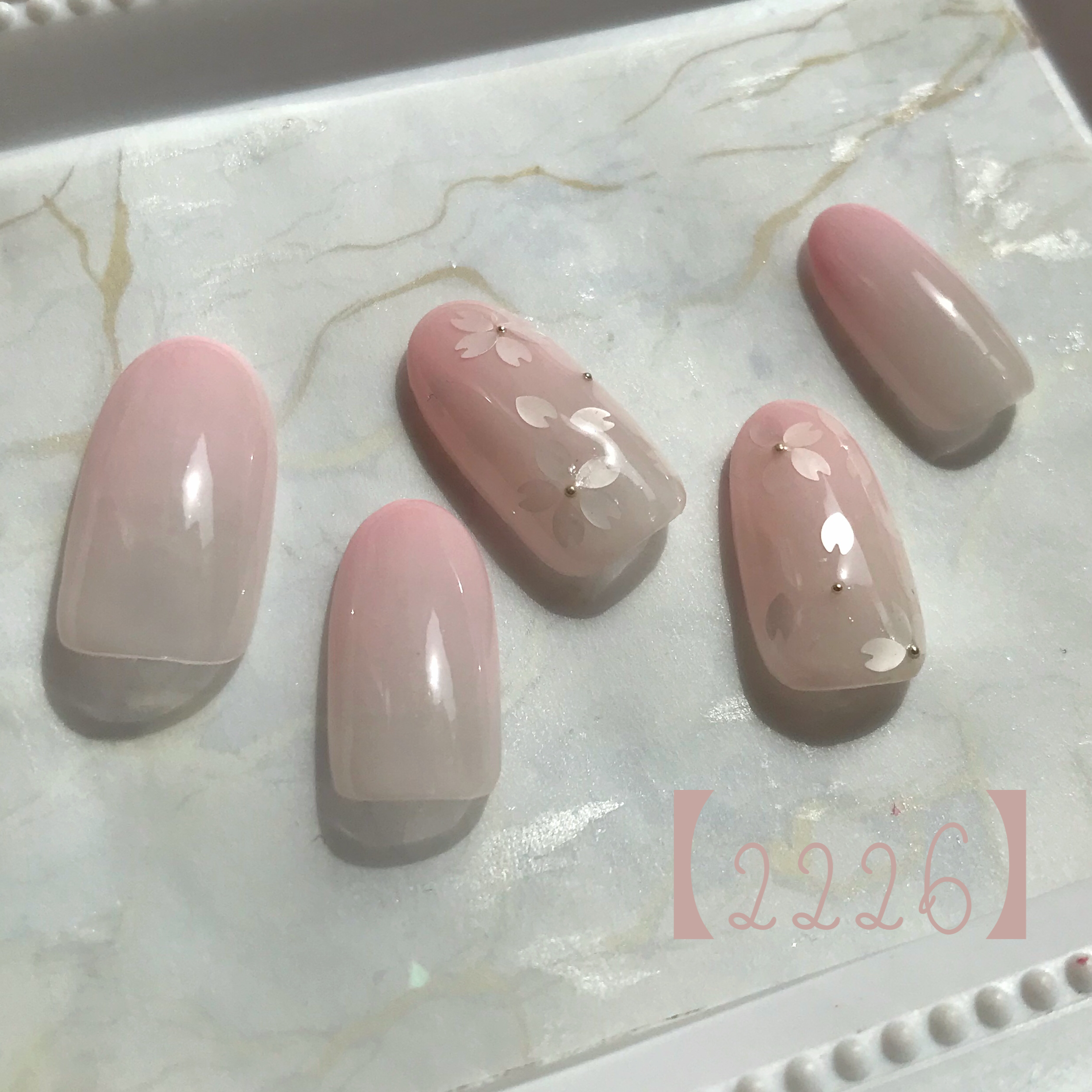 桜散るネイル