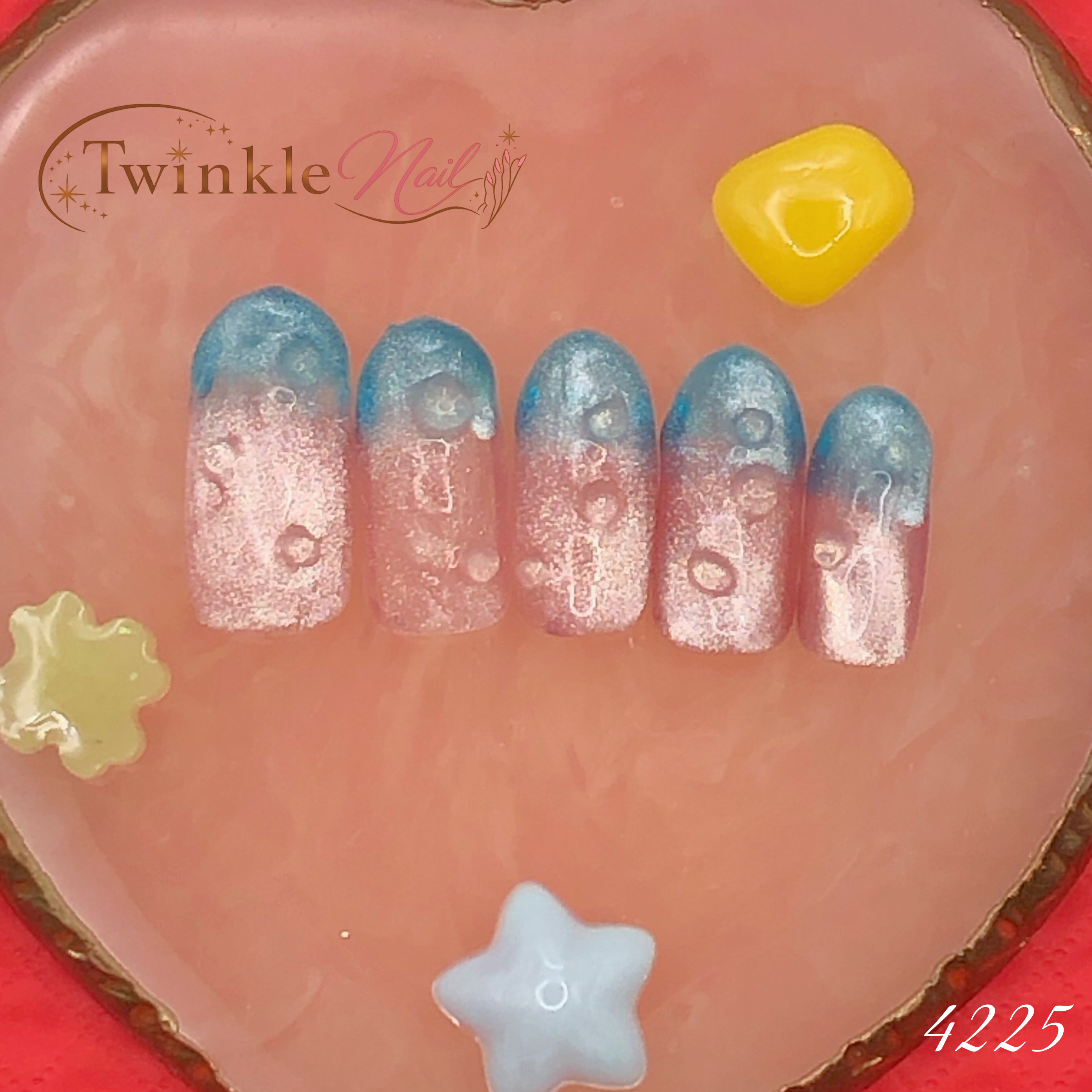 大人可愛いネイル
