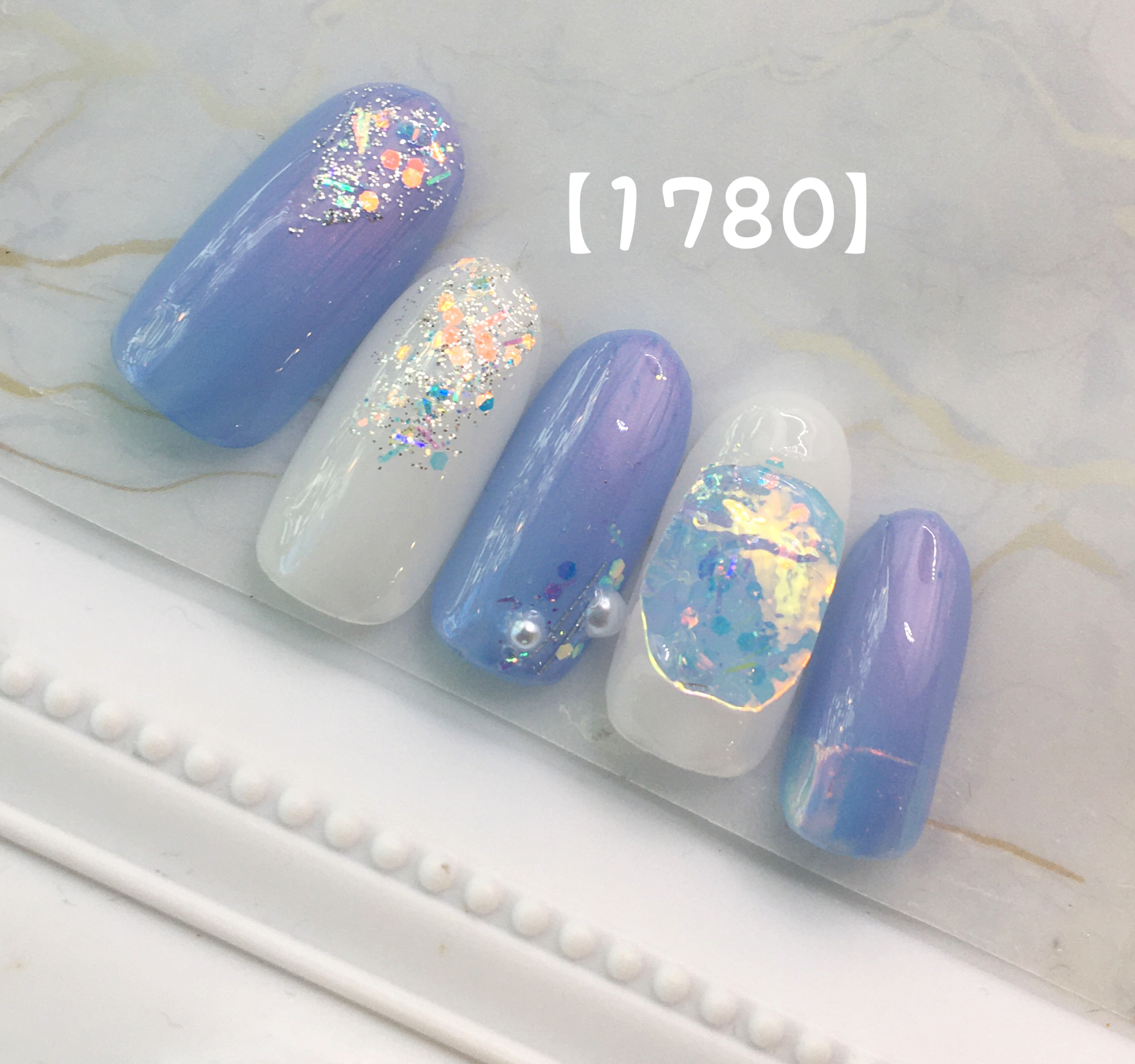 青のうるうるネイル