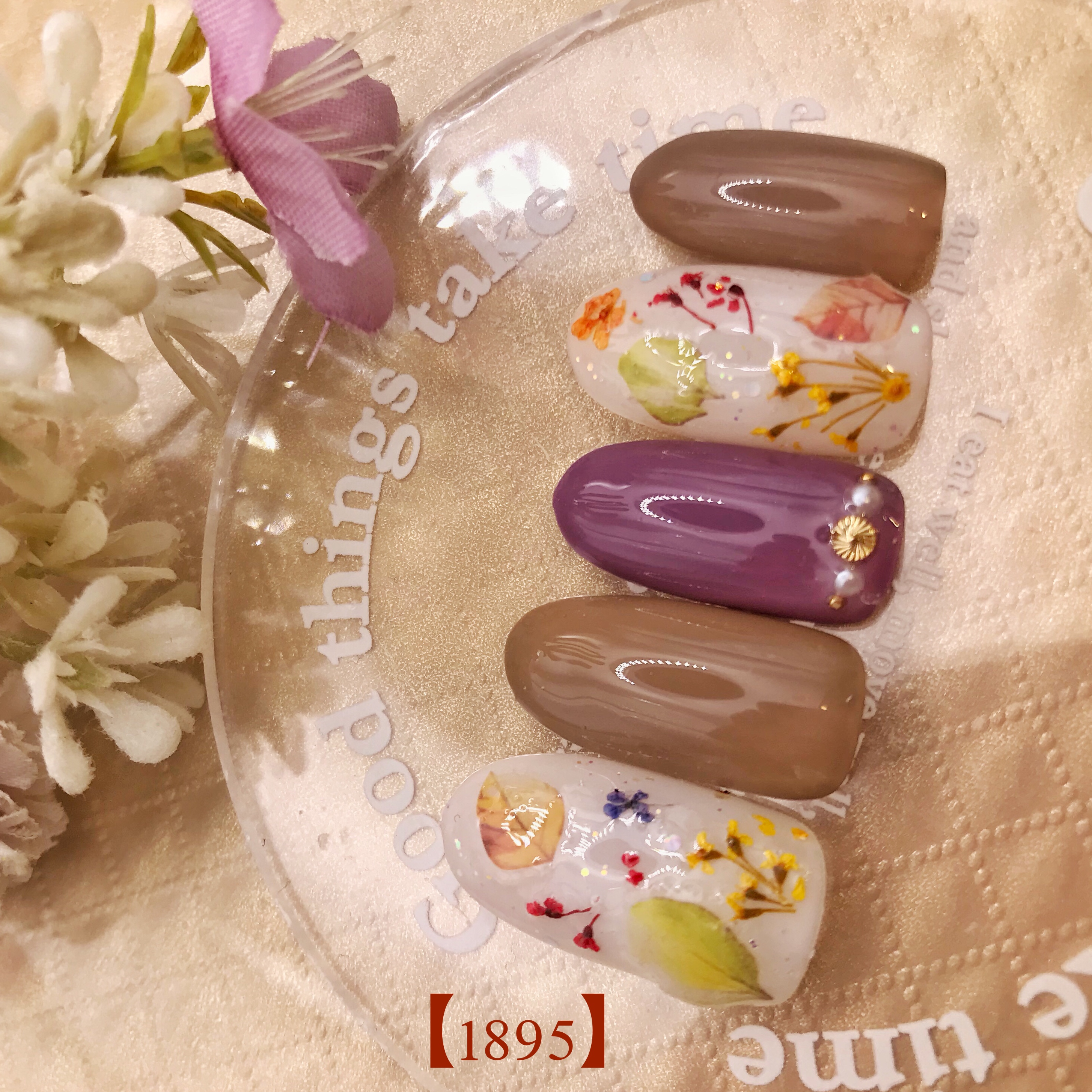秋の紅葉ネイル。