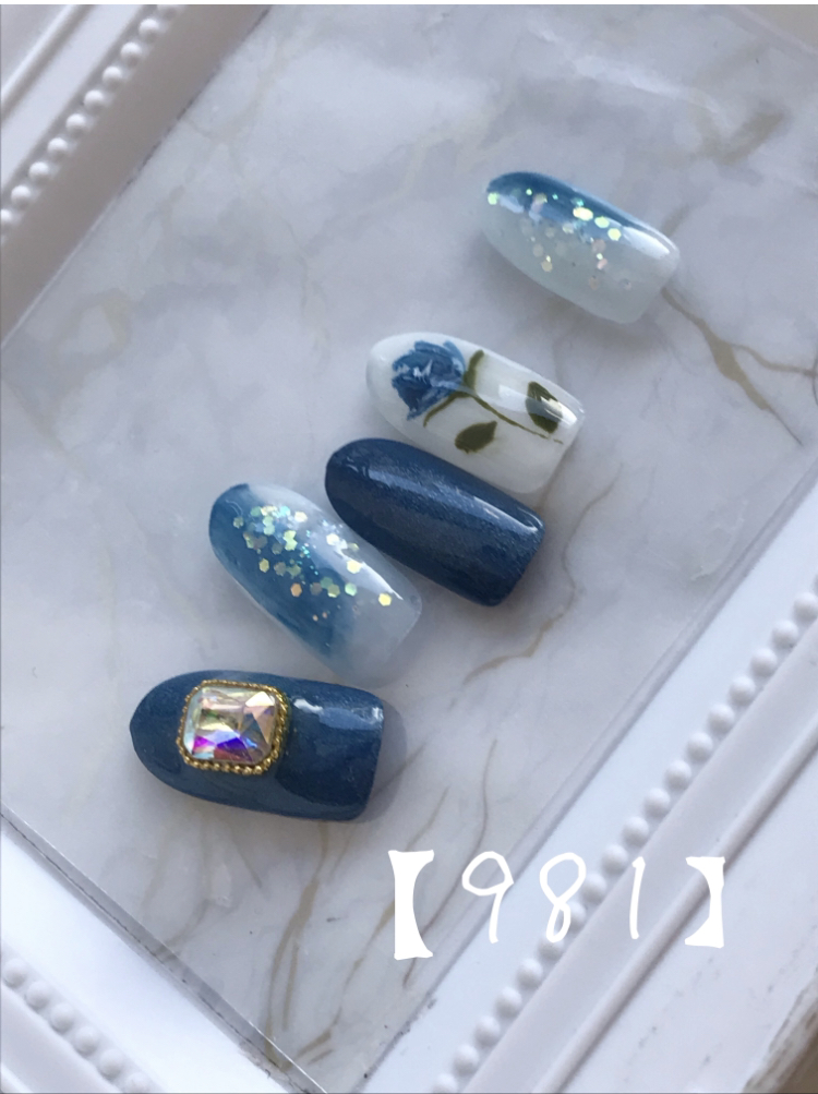 冬の薔薇ネイル