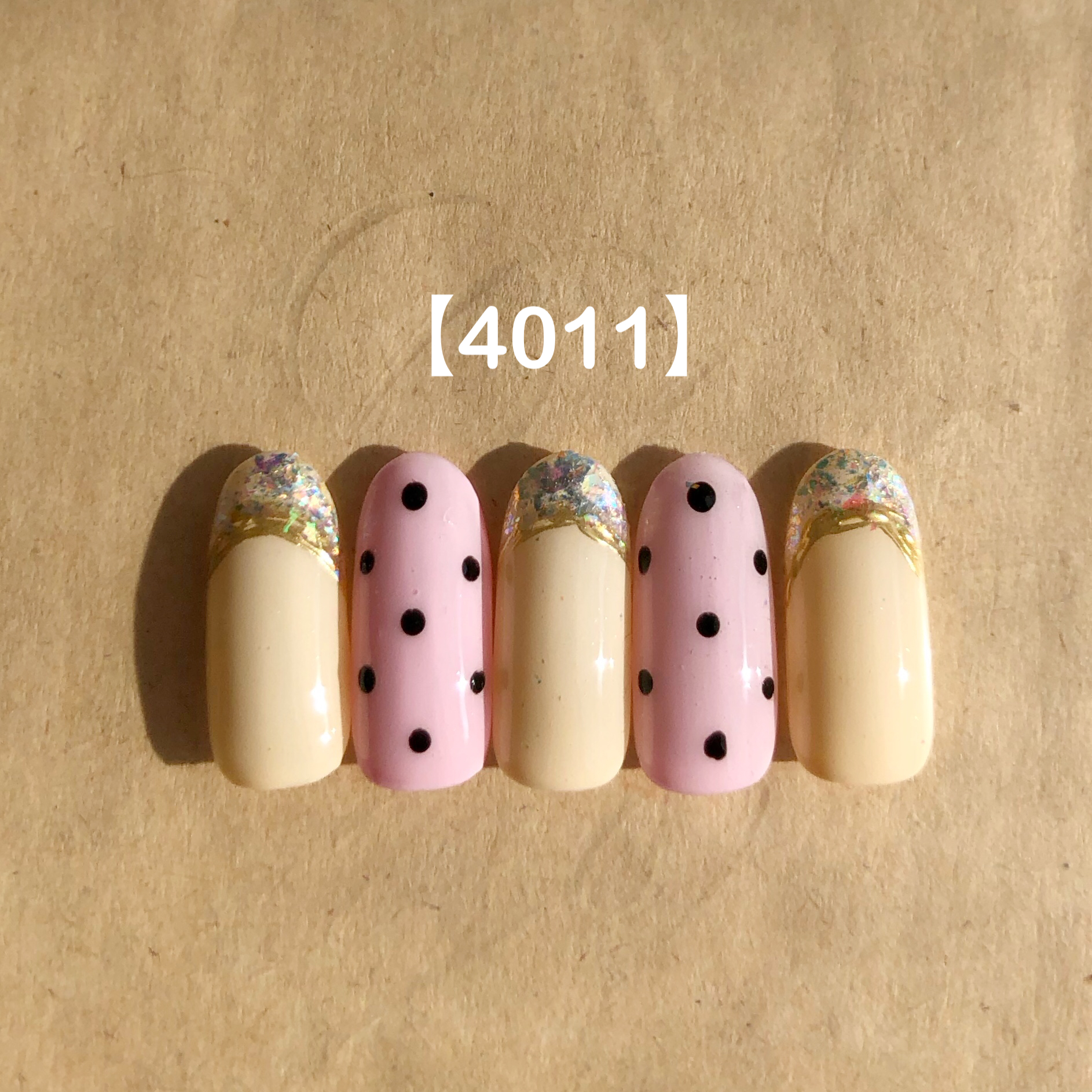 ピンクドットネイル