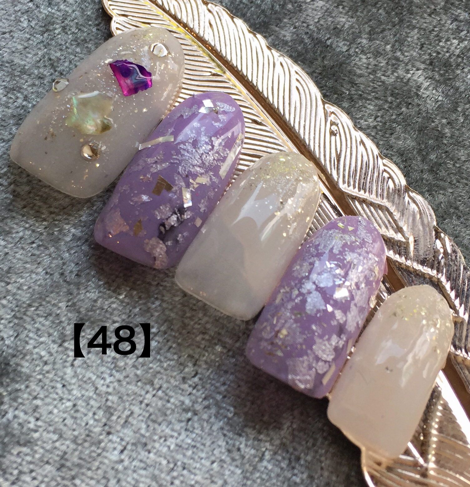 白紫ネイルデザイン