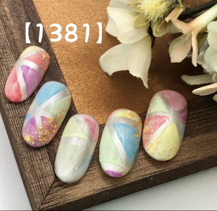 パステル三角柄ネイル