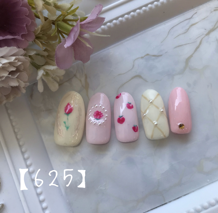 レトロで可愛い薔薇ネイルチップ