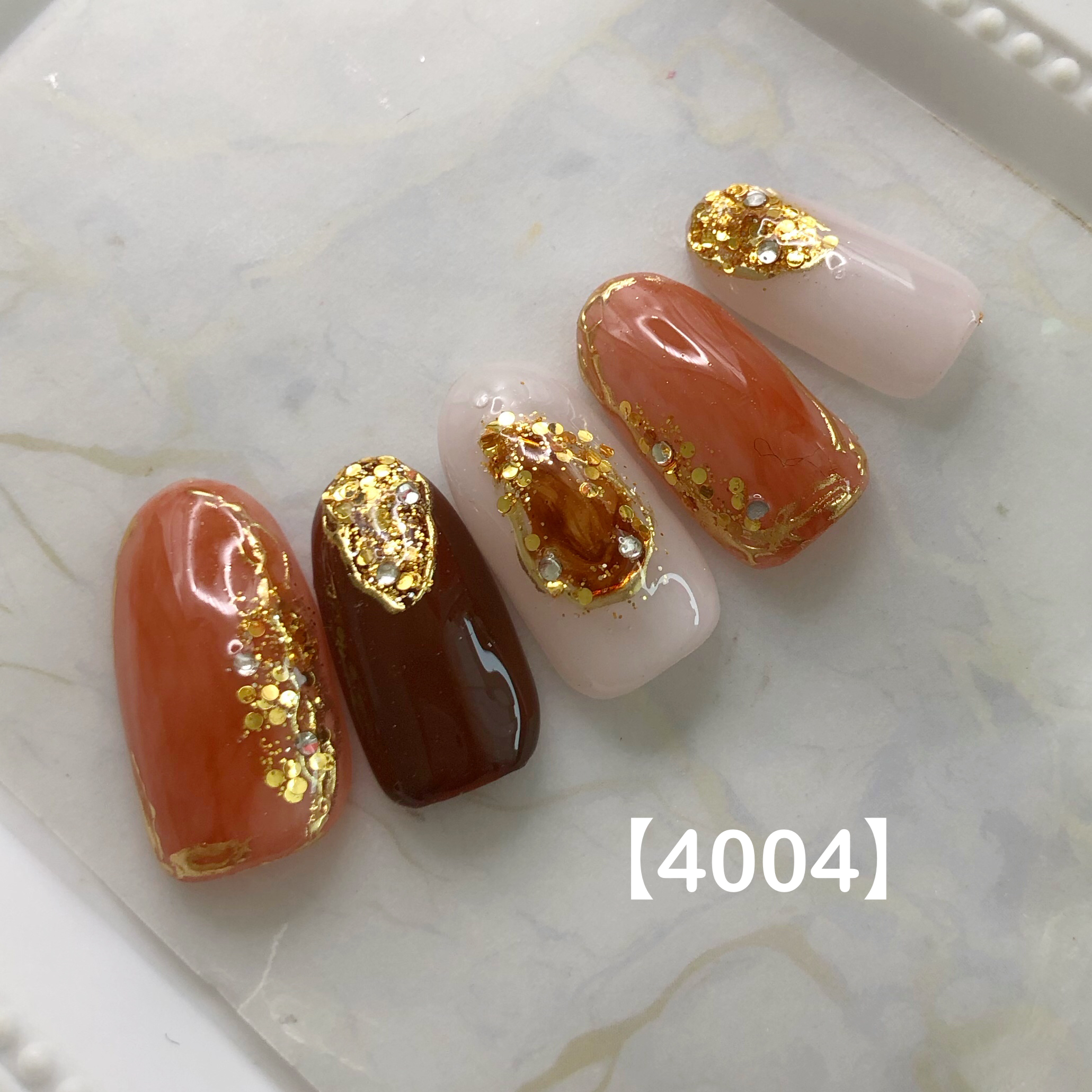 キラキラブラウンネイル