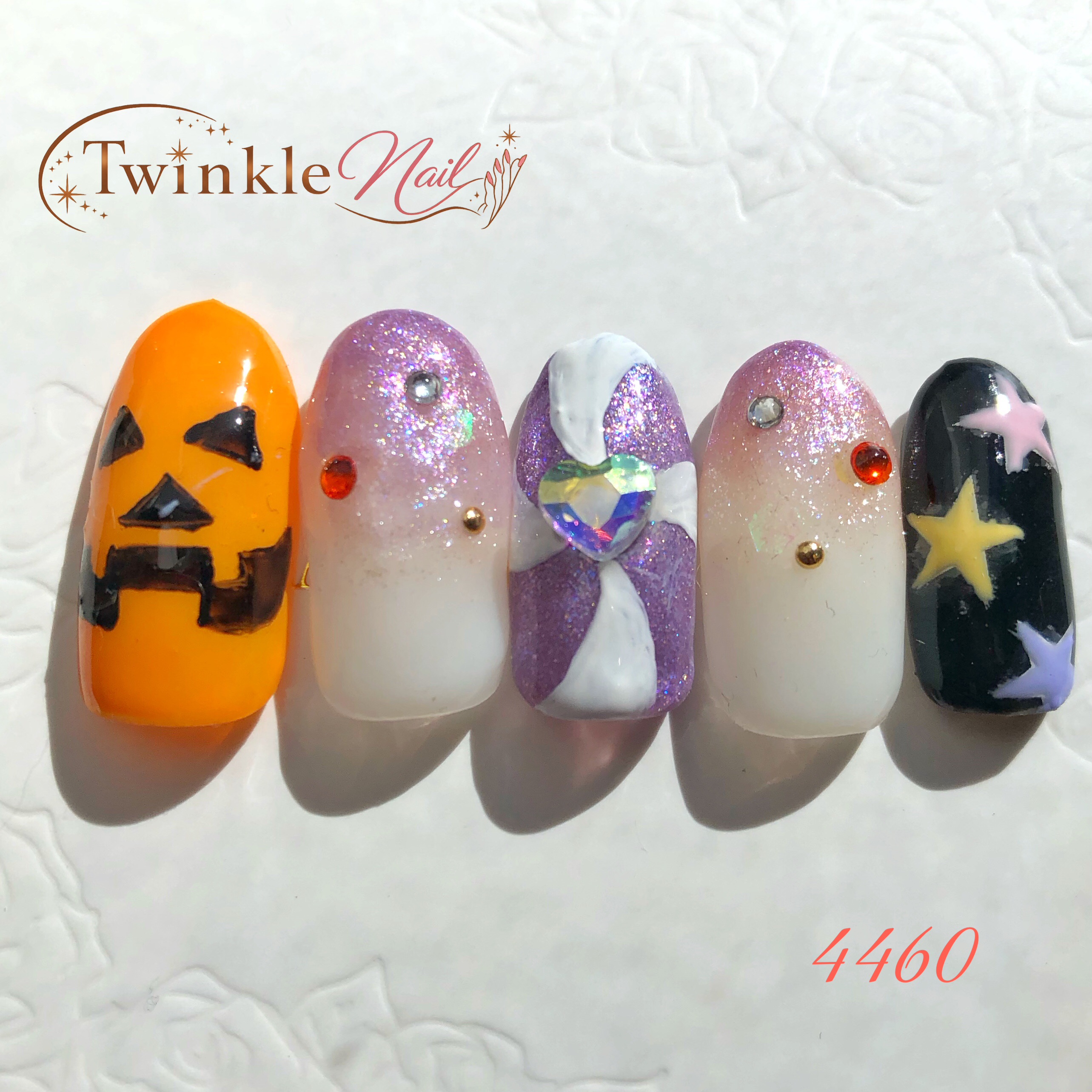 キラキラ輝くハロウィンネイル