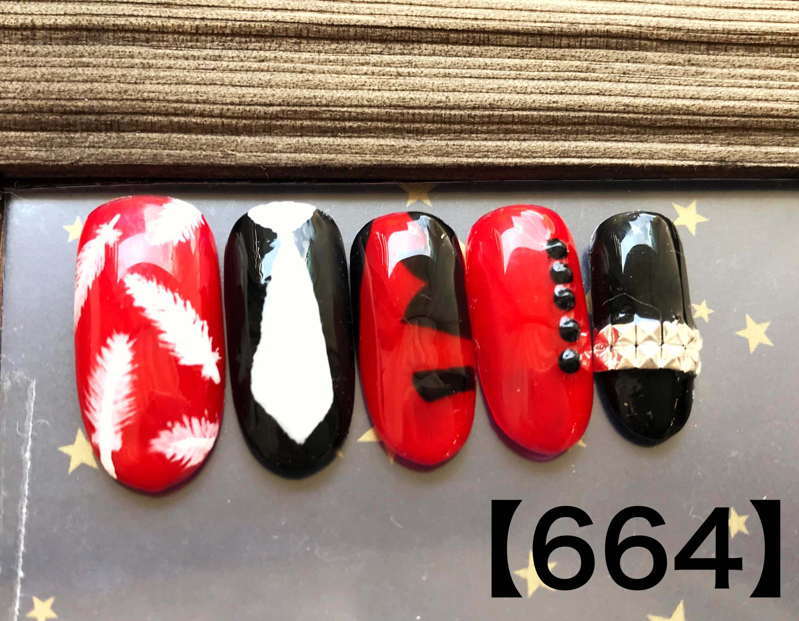 レッド&ブラックバンド系ネイル