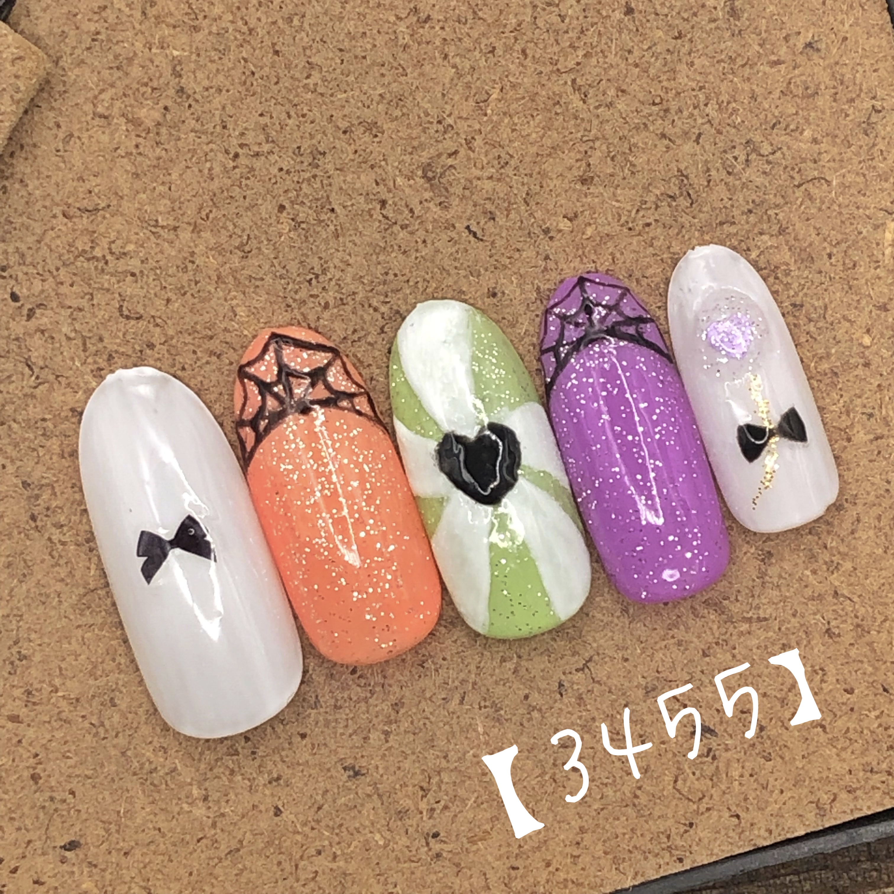 ポップなハロウィンネイル
