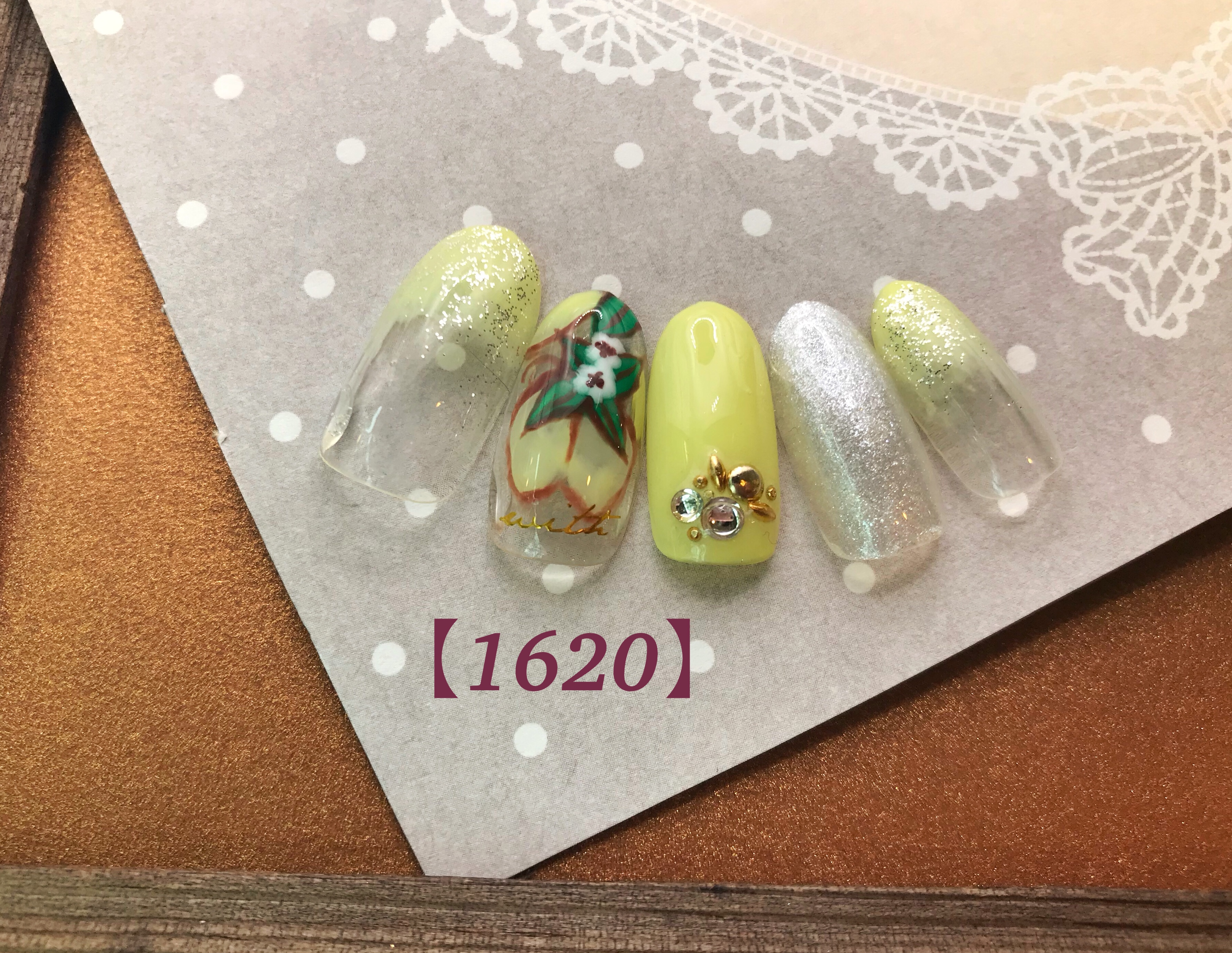 Lemon art nail.