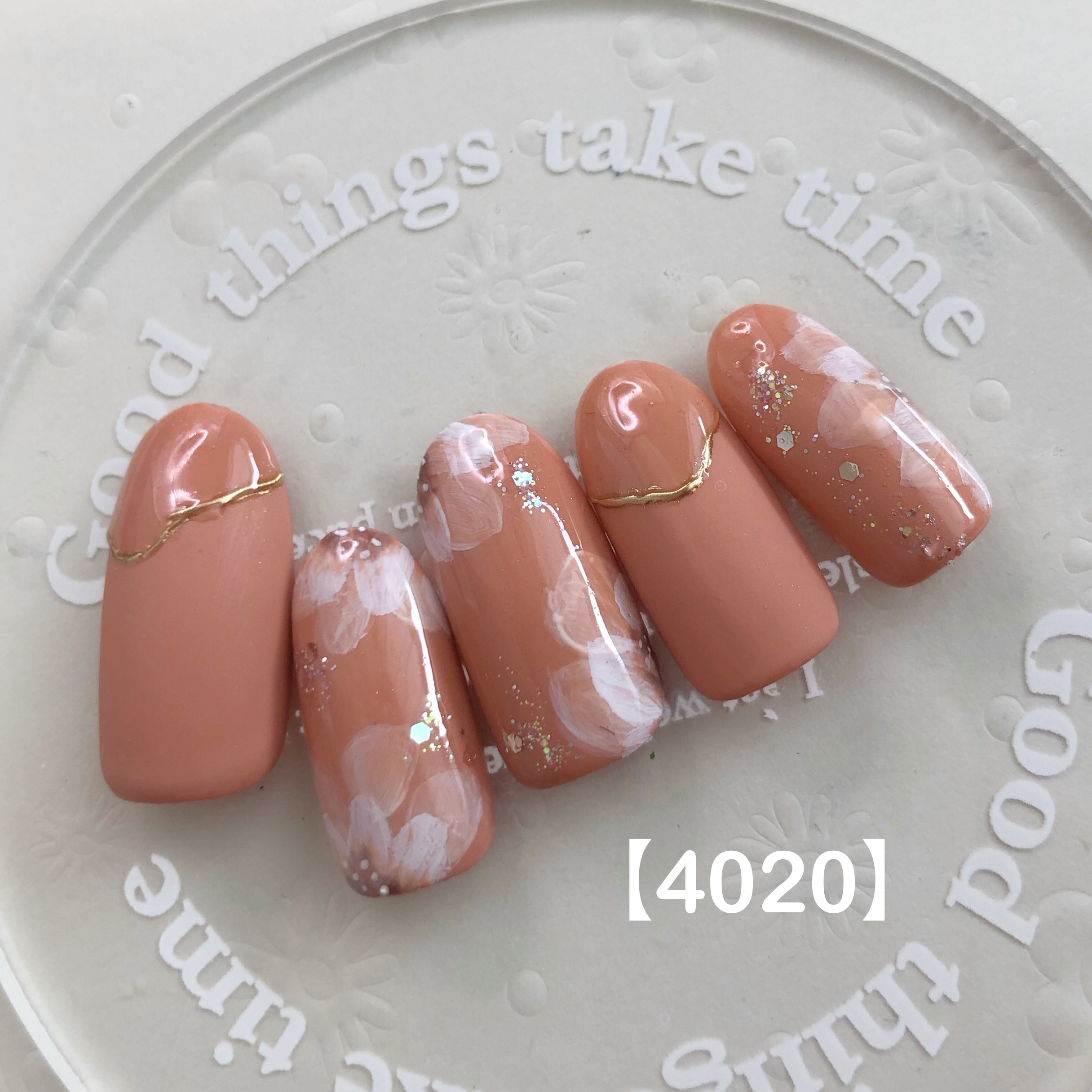 ベージュフラワーネイル