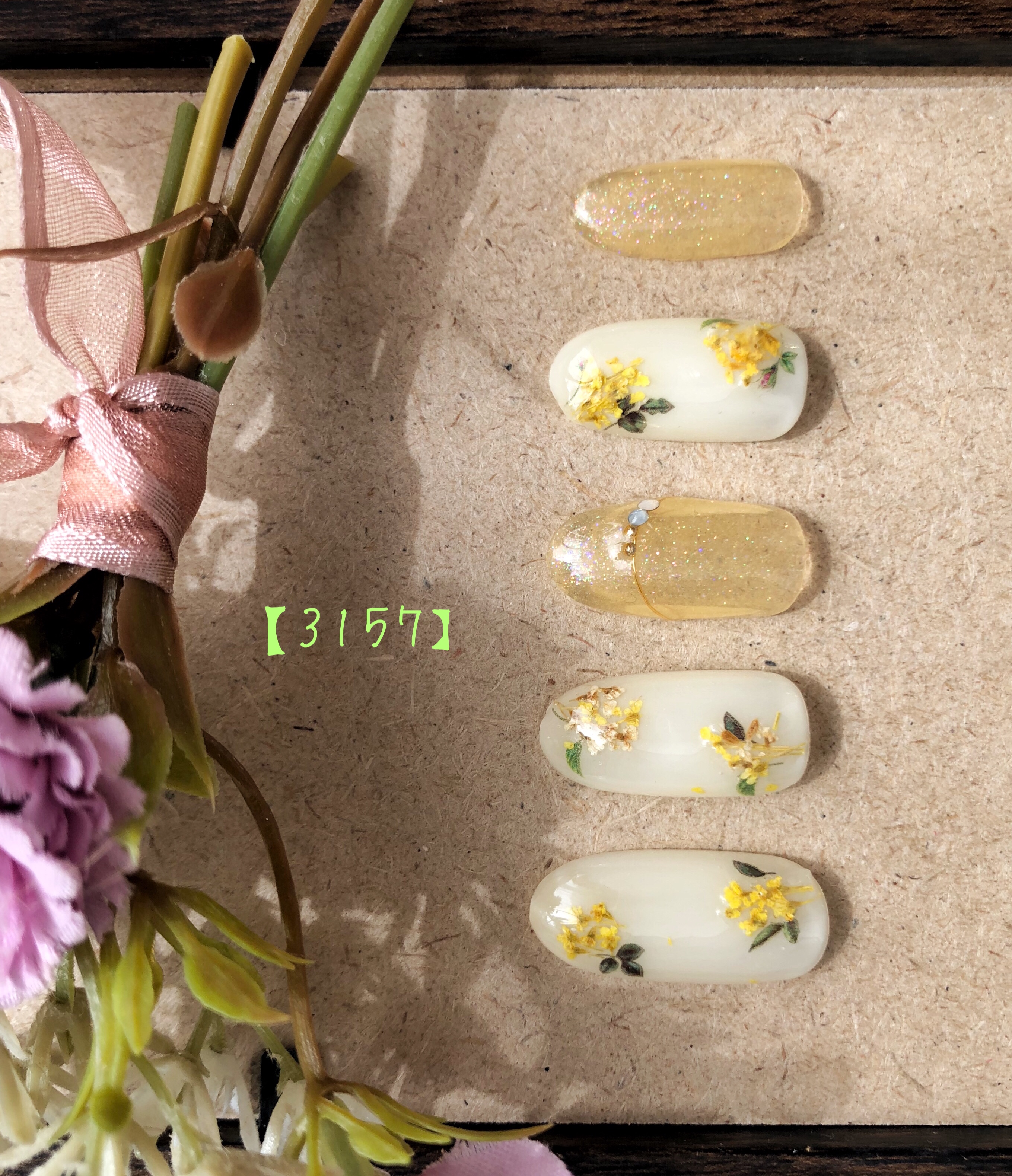 華やかふんわりミモザネイル