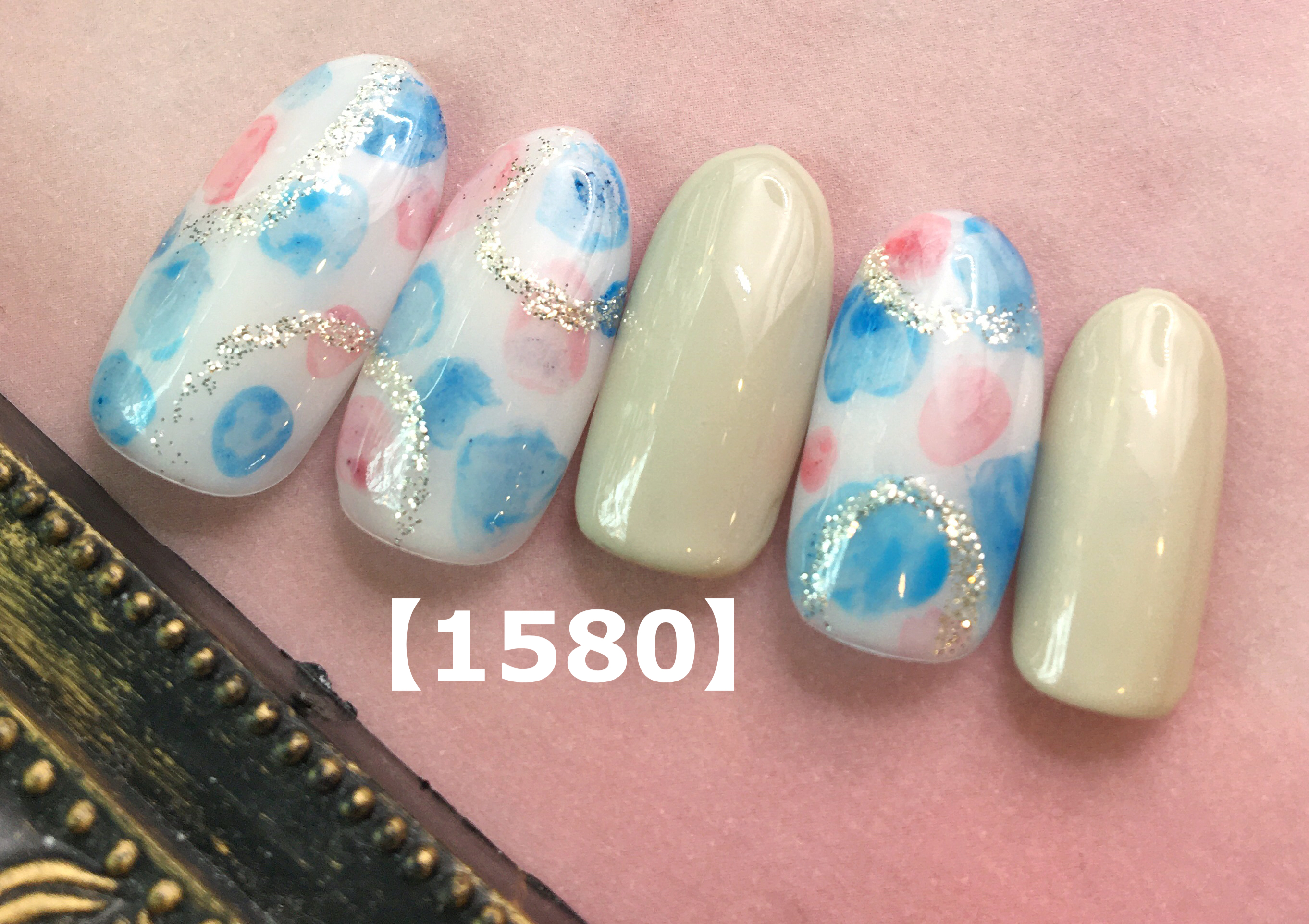 水彩水玉模様ネイル