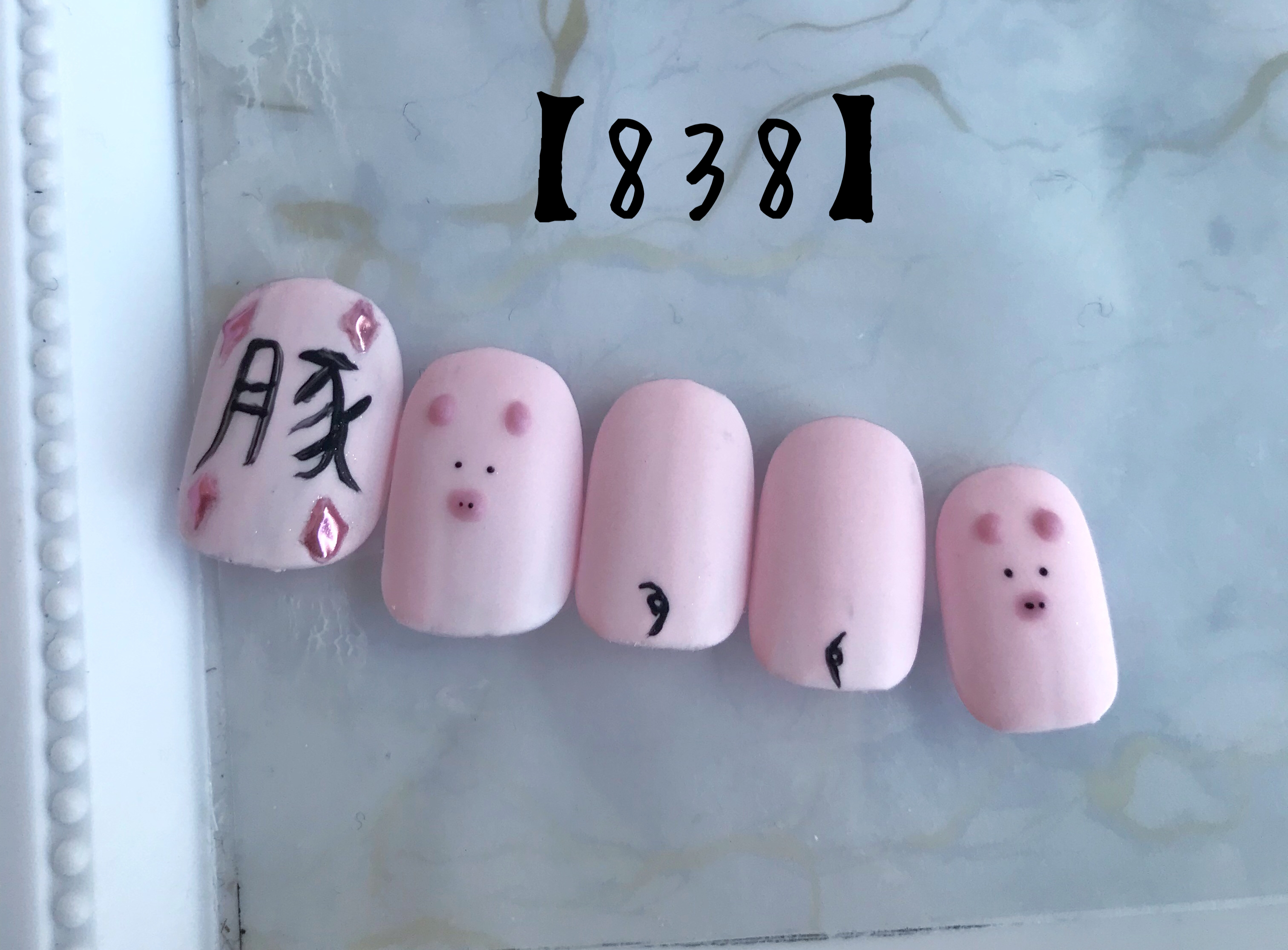 豚ちゃんネイル