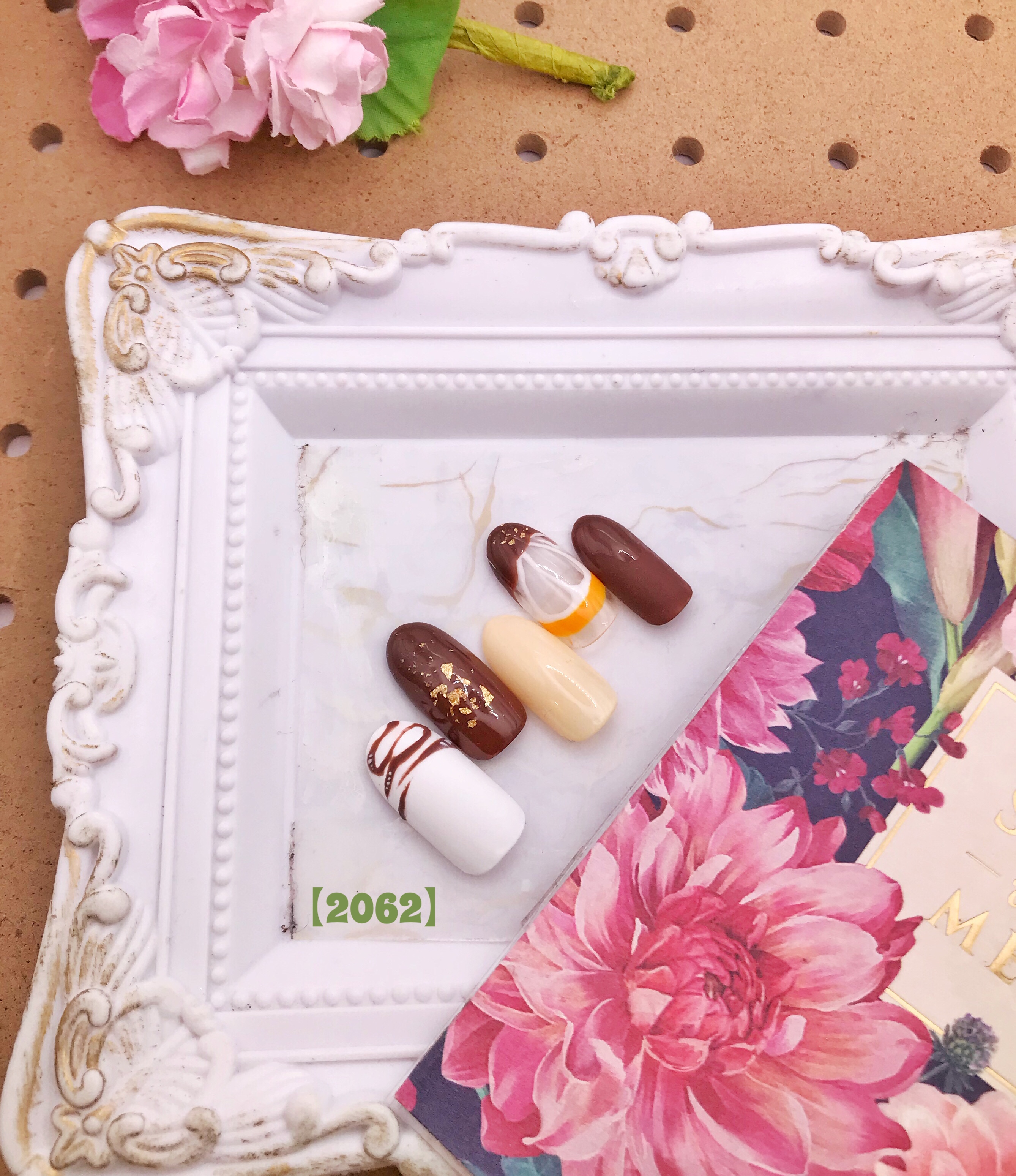 アソートチョコレートネイル。