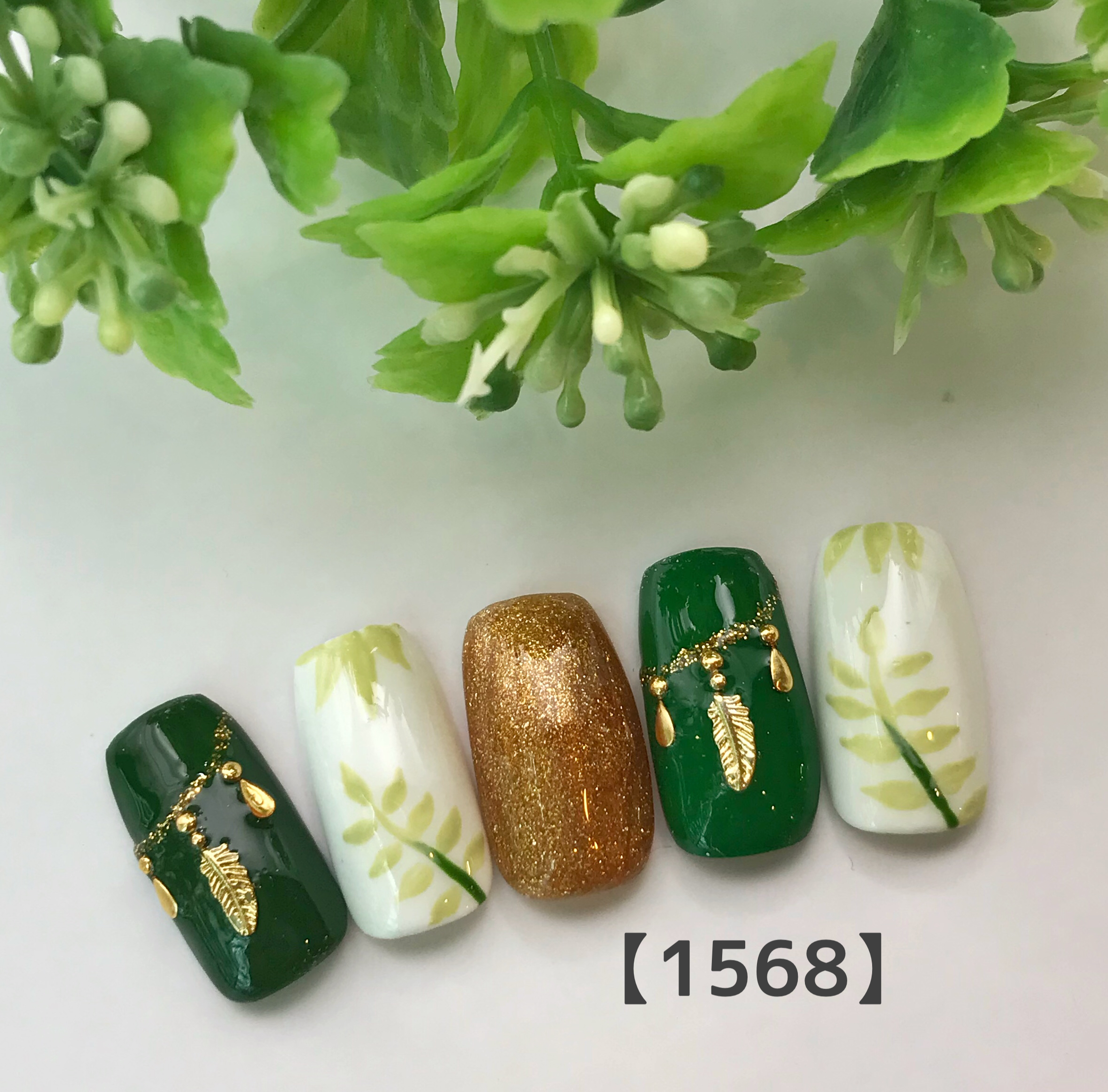 夏の葉っぱネイル