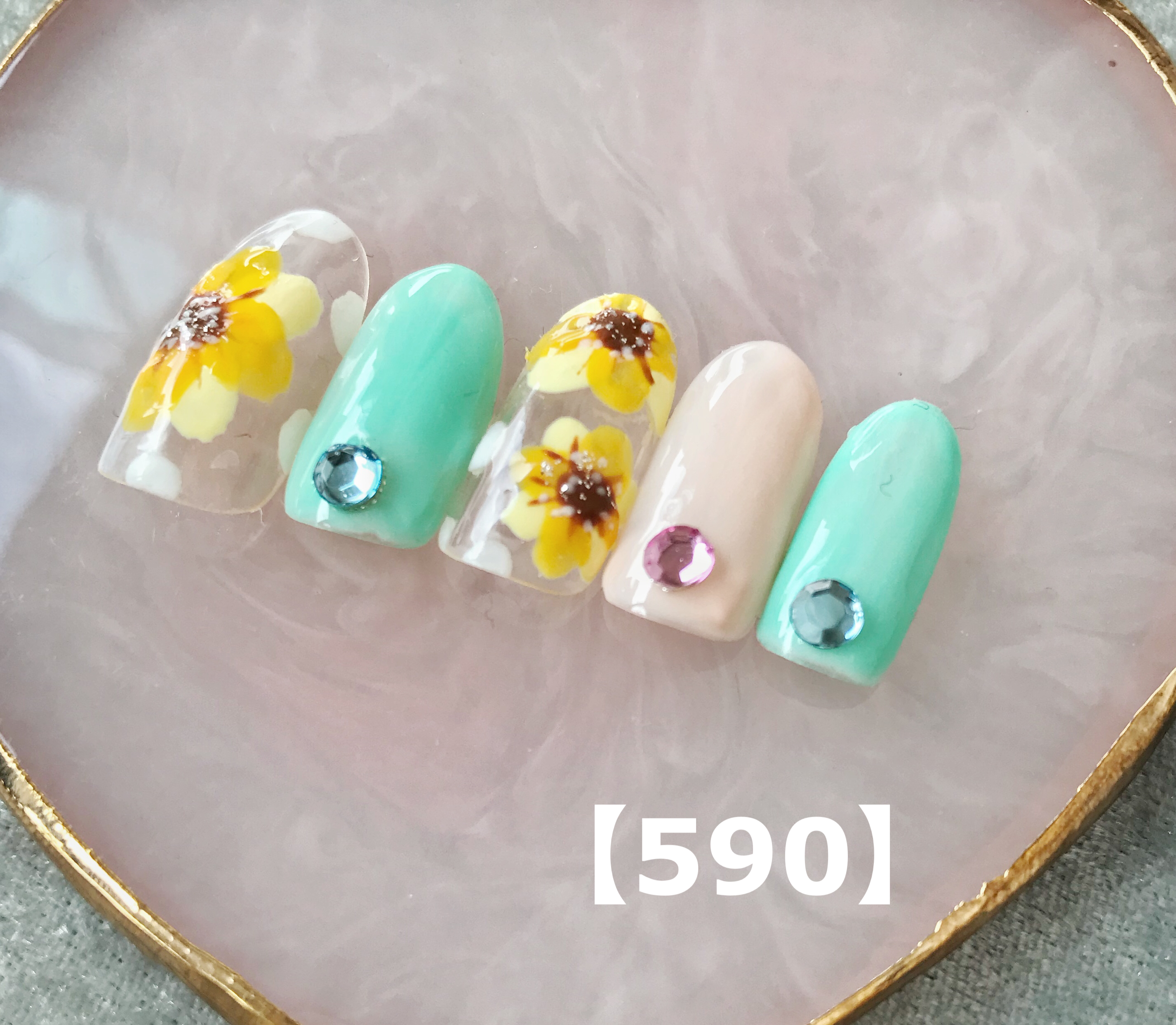 真夏のひまわりネイル